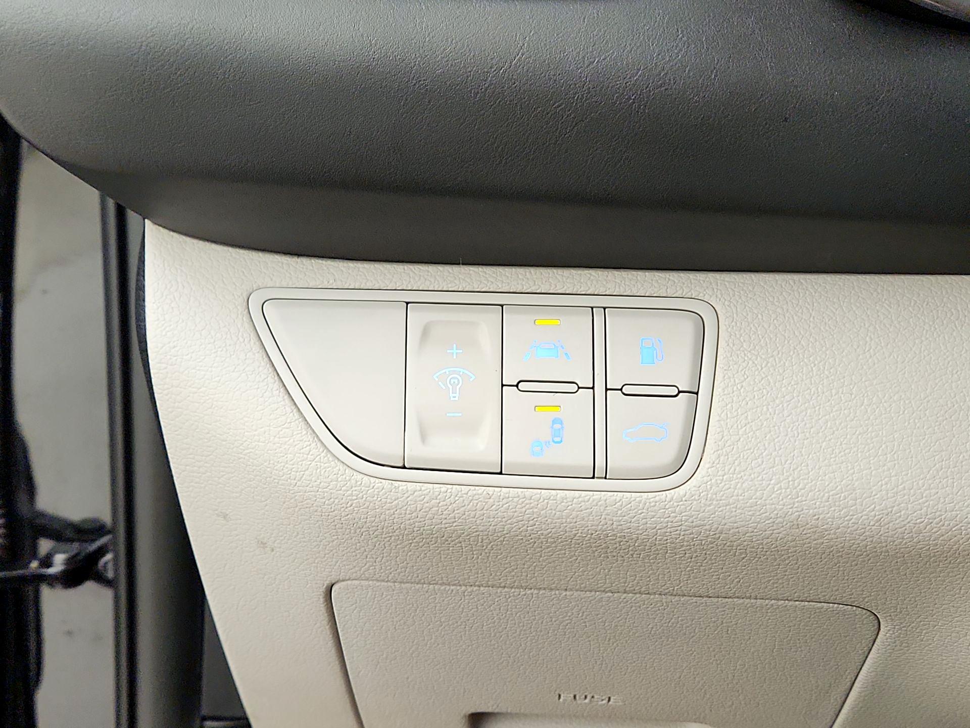 Thumbnail: 2021 Genesis G70 - 13