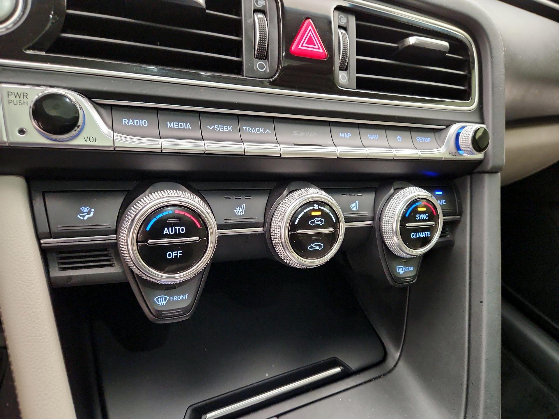 Thumbnail: 2021 Genesis G70 - 17