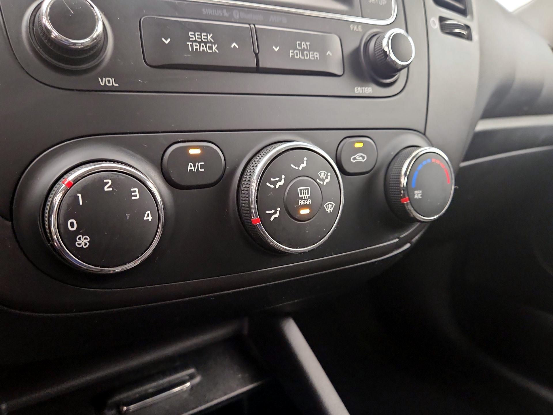 Thumbnail: 2016 Kia Forte - 16