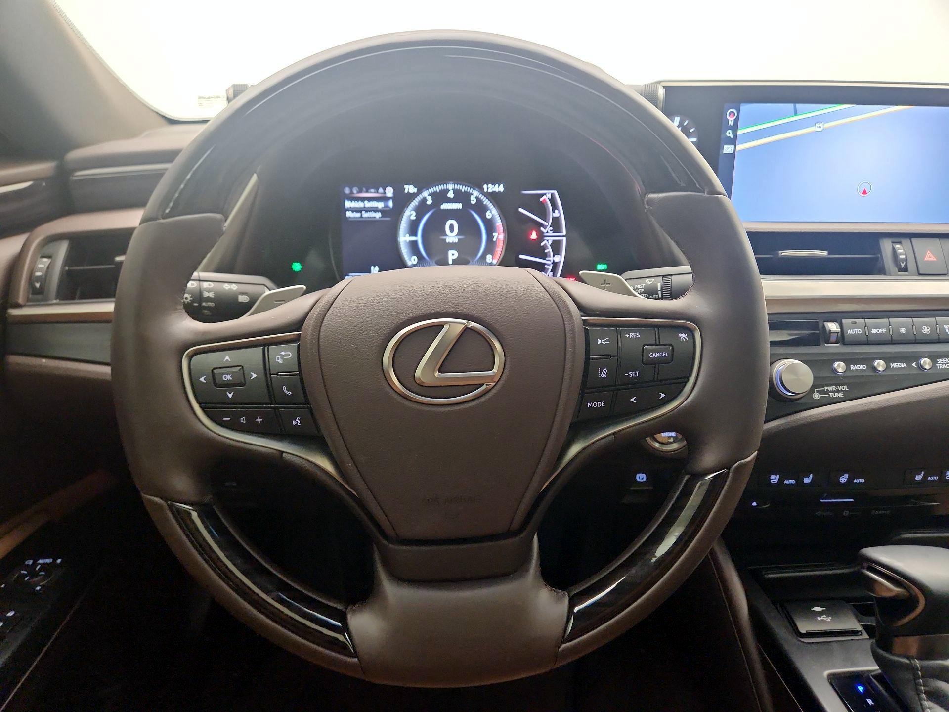 Thumbnail: 2021 Lexus ES - 10