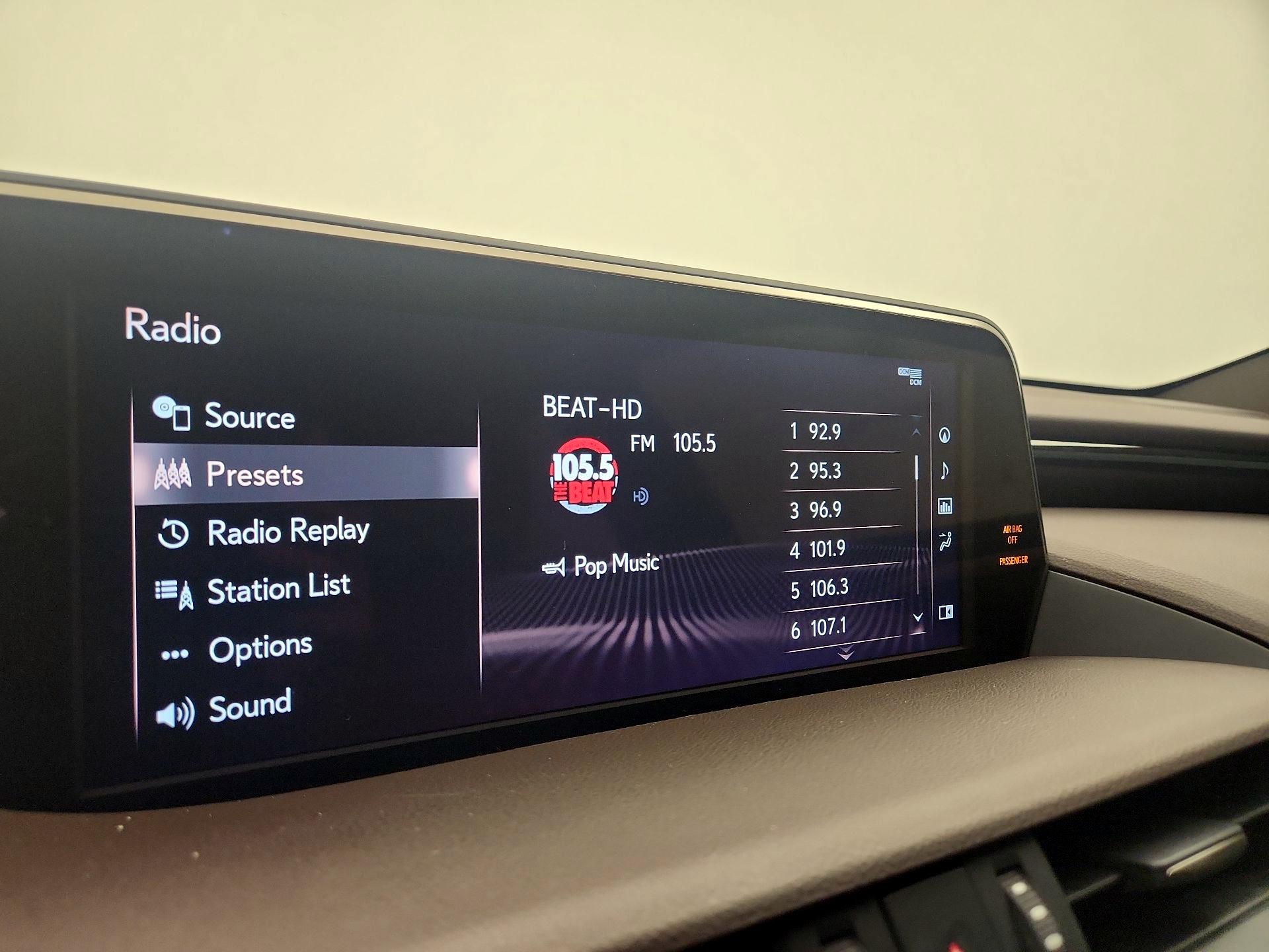 Thumbnail: 2021 Lexus ES - 16