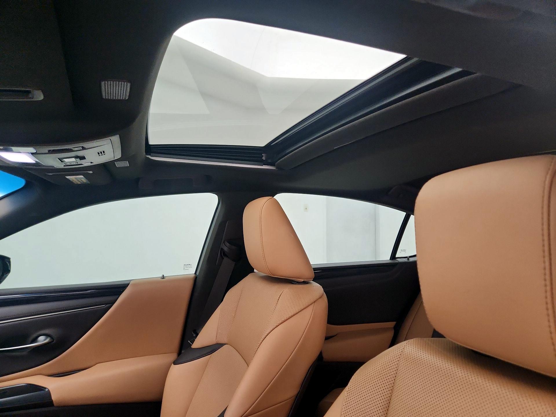 Thumbnail: 2021 Lexus ES - 20