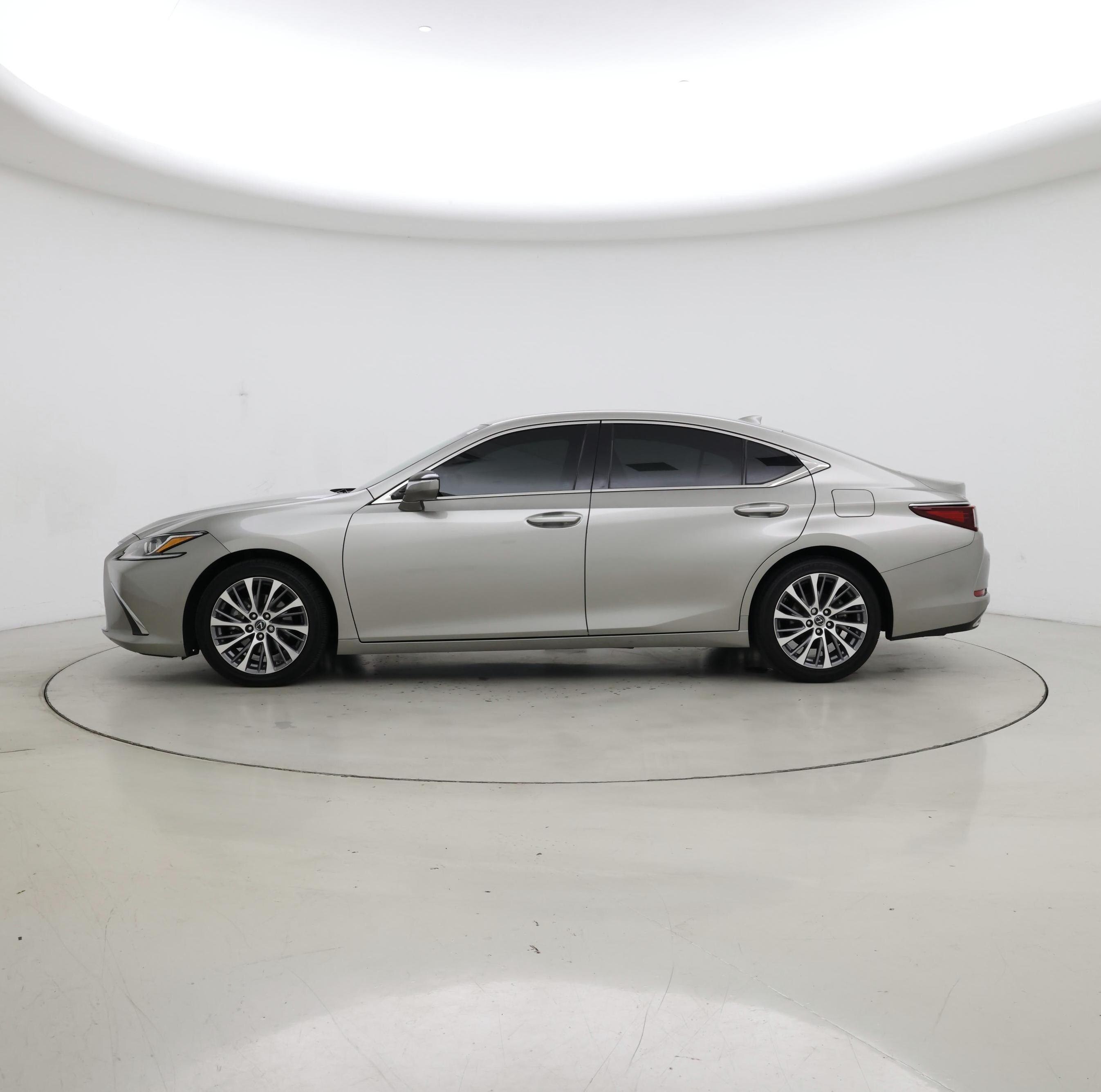 Thumbnail: 2021 Lexus ES - 3