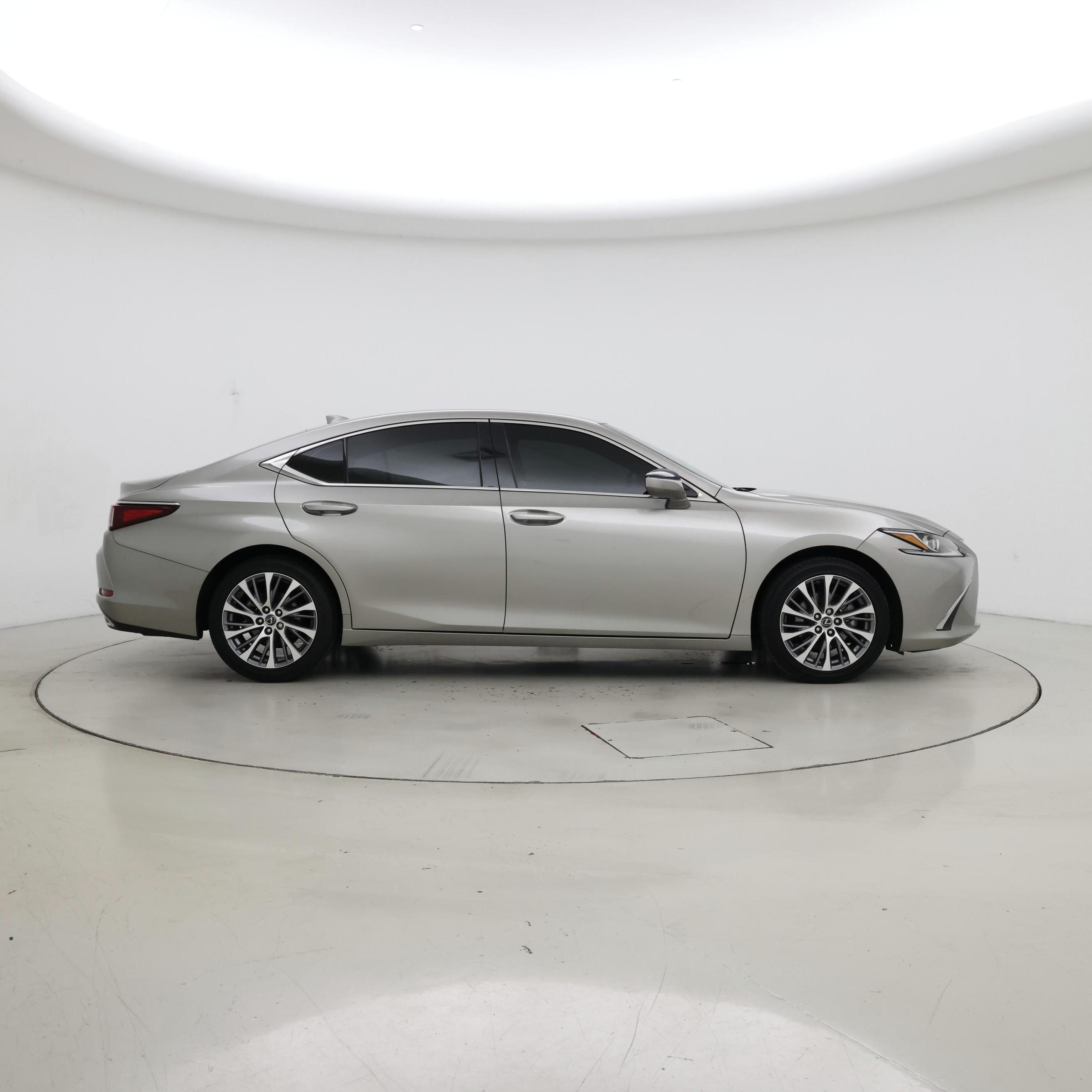 Thumbnail: 2021 Lexus ES - 7