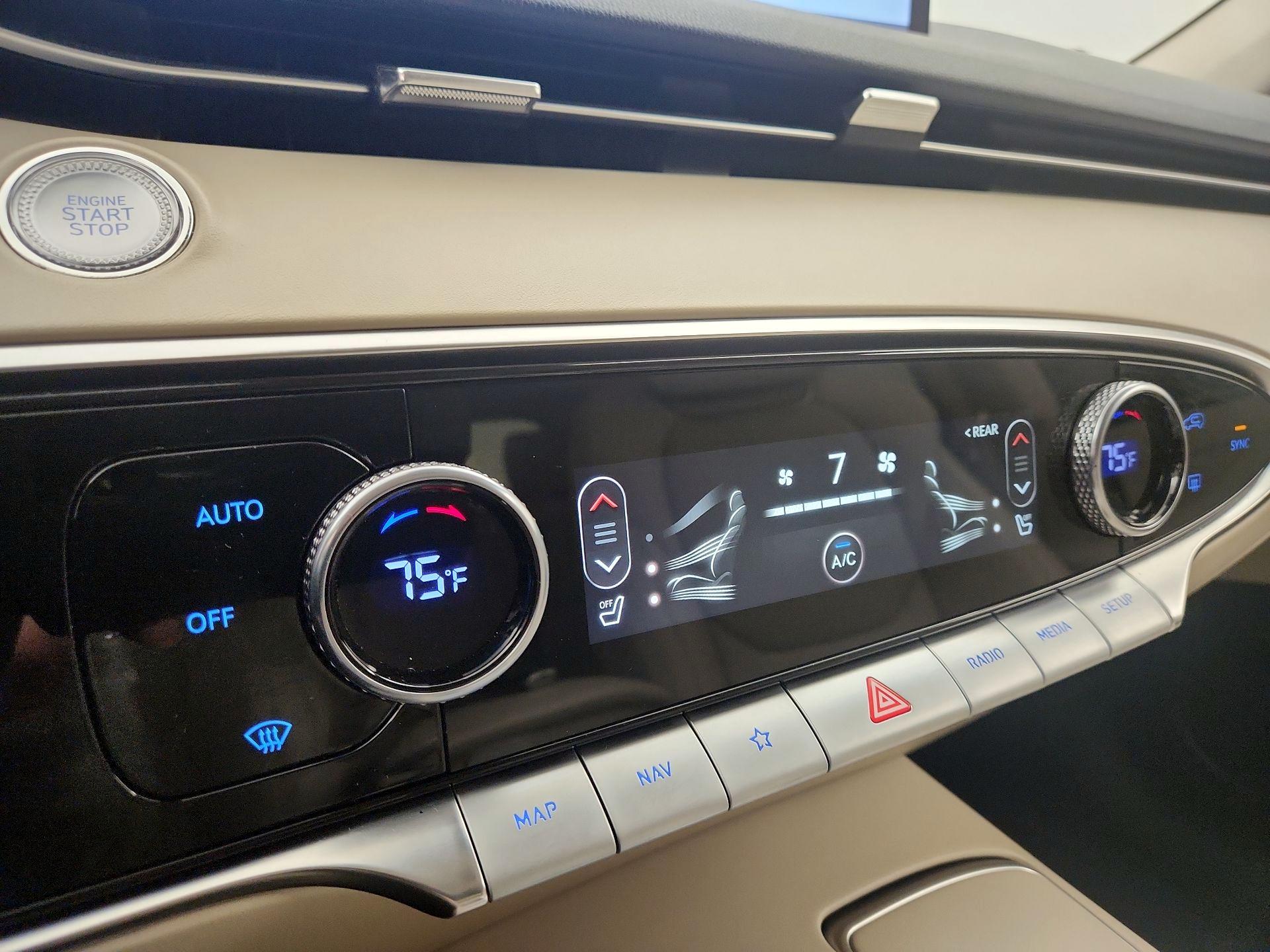 Thumbnail: 2022 Genesis GV70 - 17