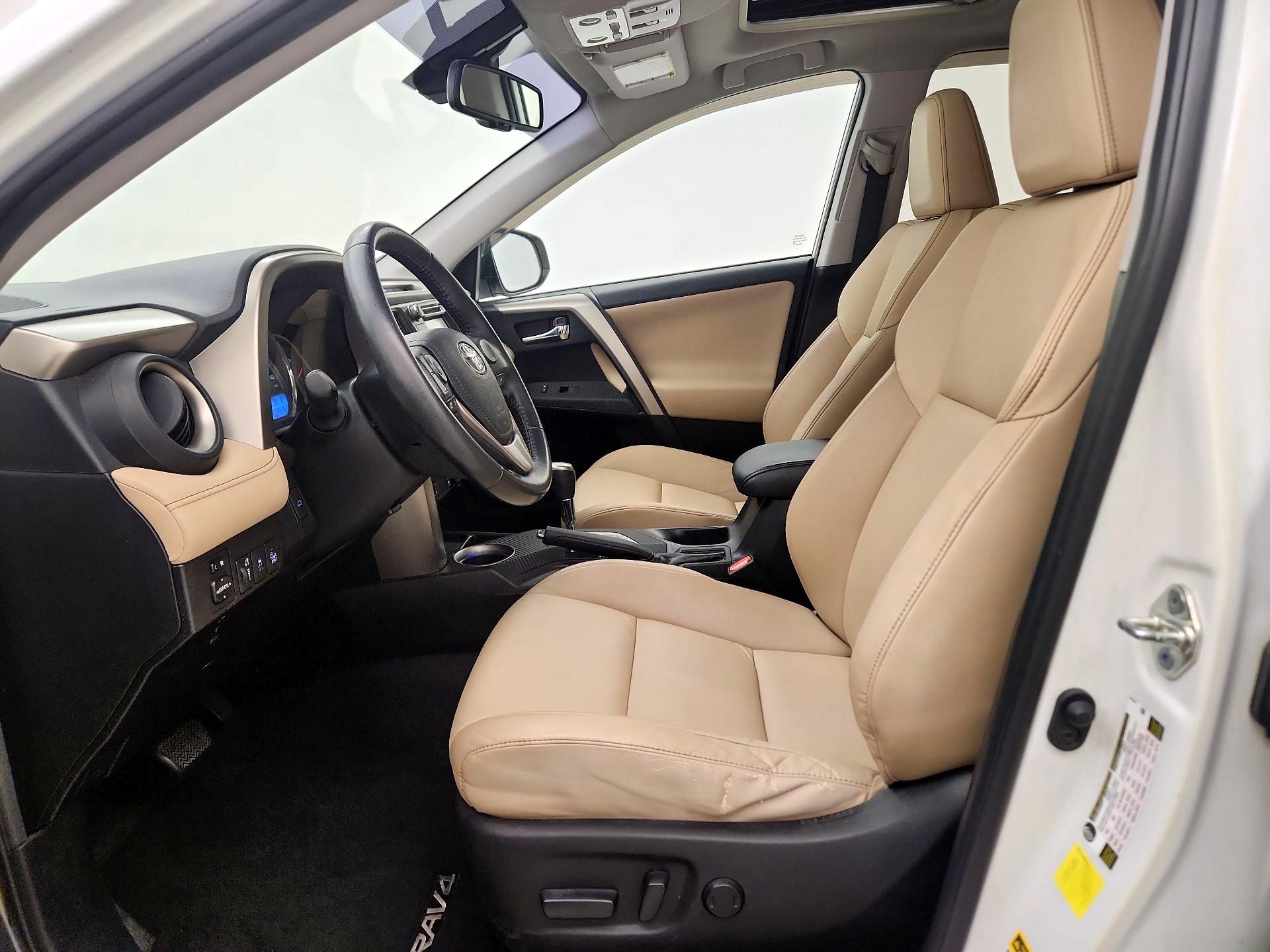 Thumbnail: 2015 Toyota RAV4 - 11