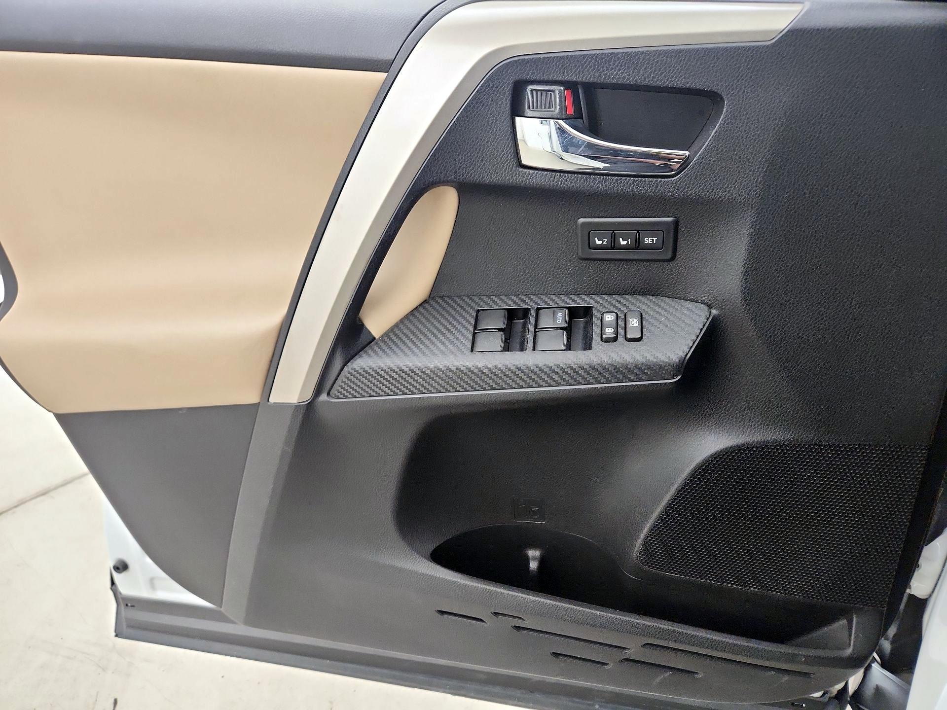 Thumbnail: 2015 Toyota RAV4 - 12