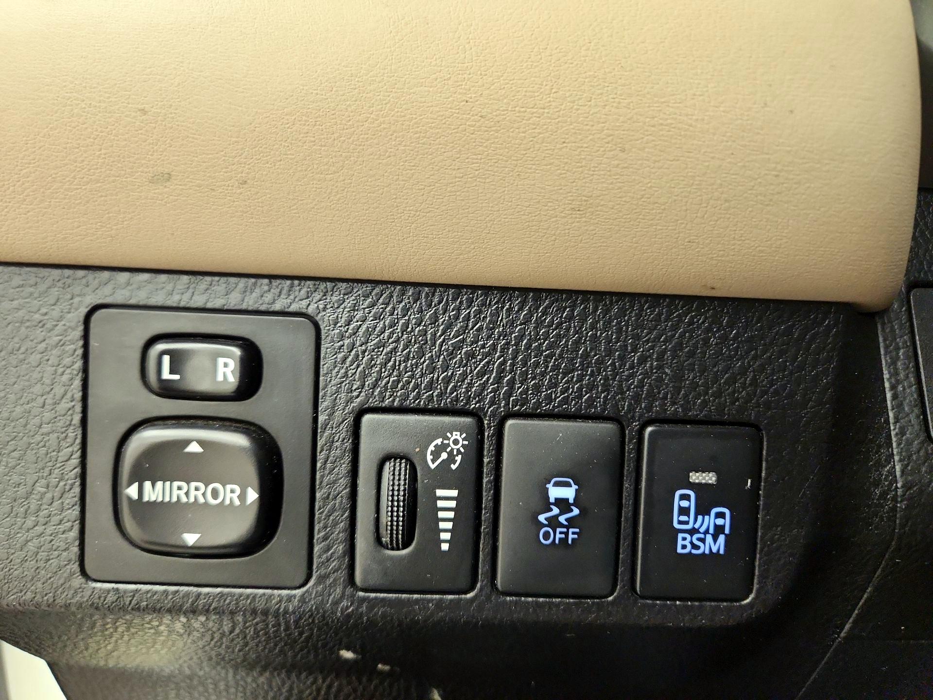 Thumbnail: 2015 Toyota RAV4 - 13