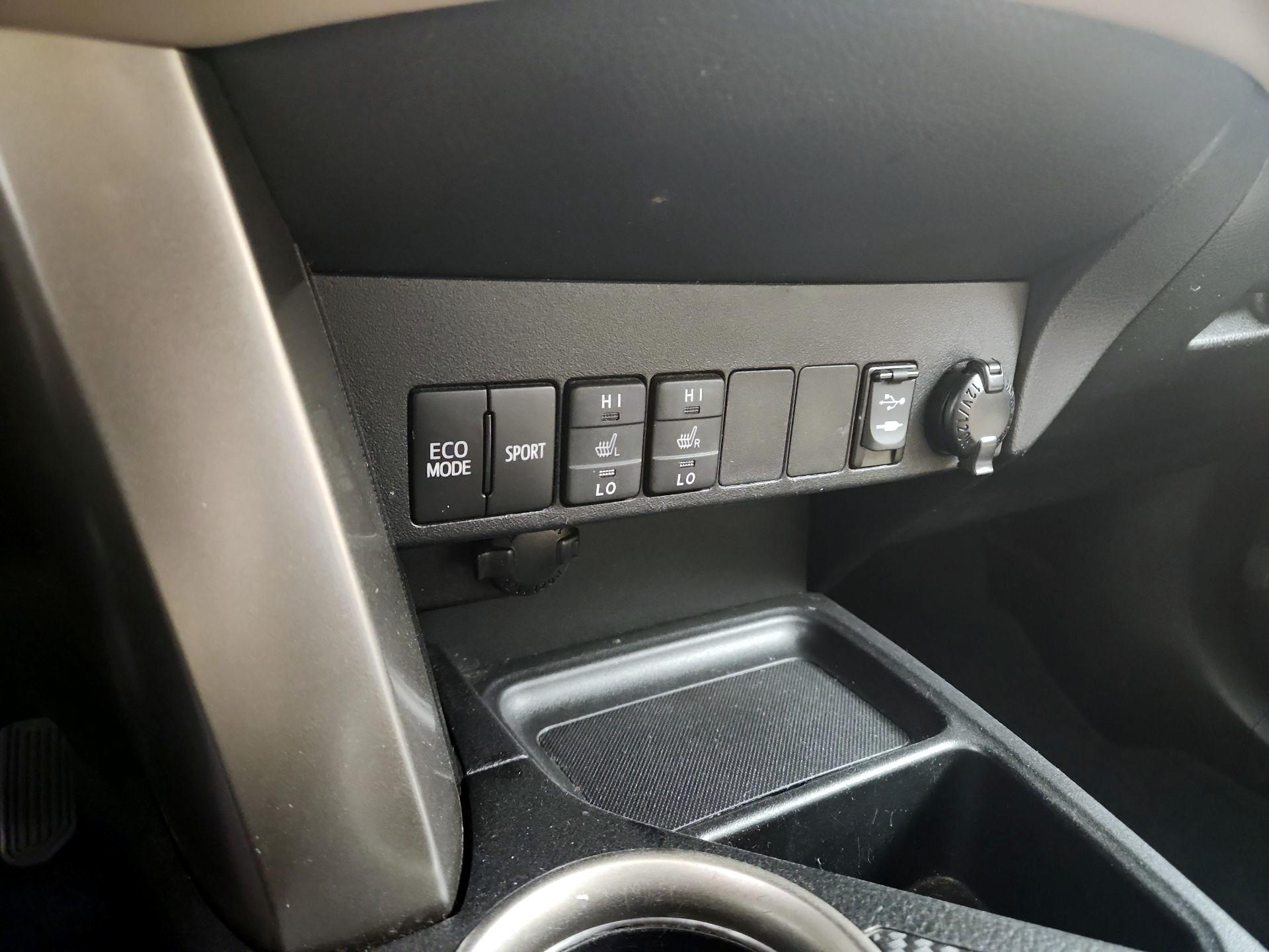 Thumbnail: 2015 Toyota RAV4 - 18