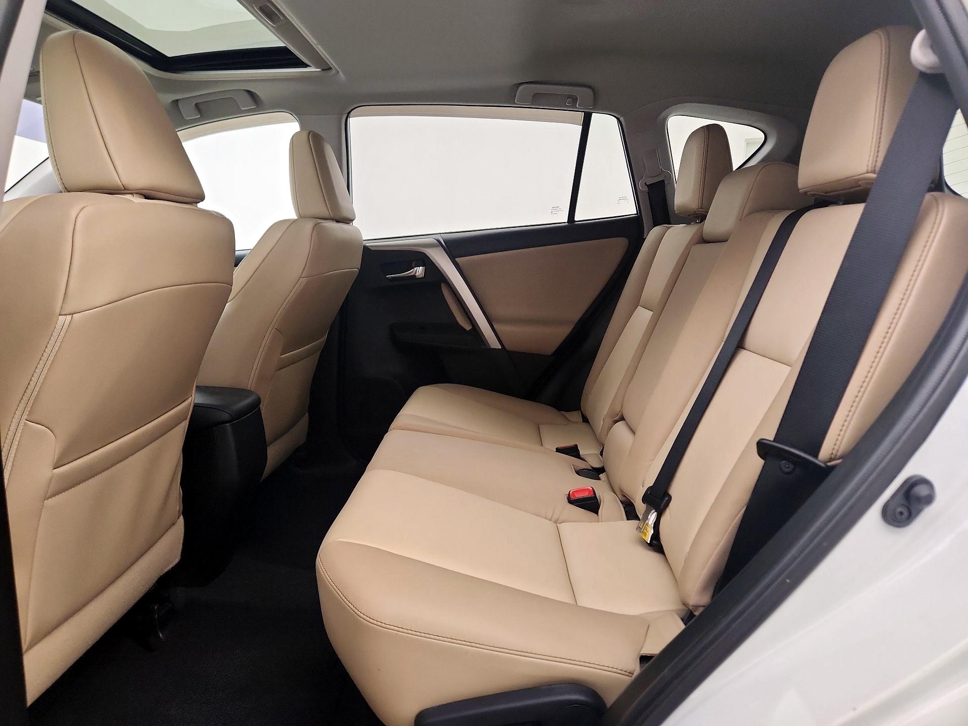 Thumbnail: 2015 Toyota RAV4 - 20