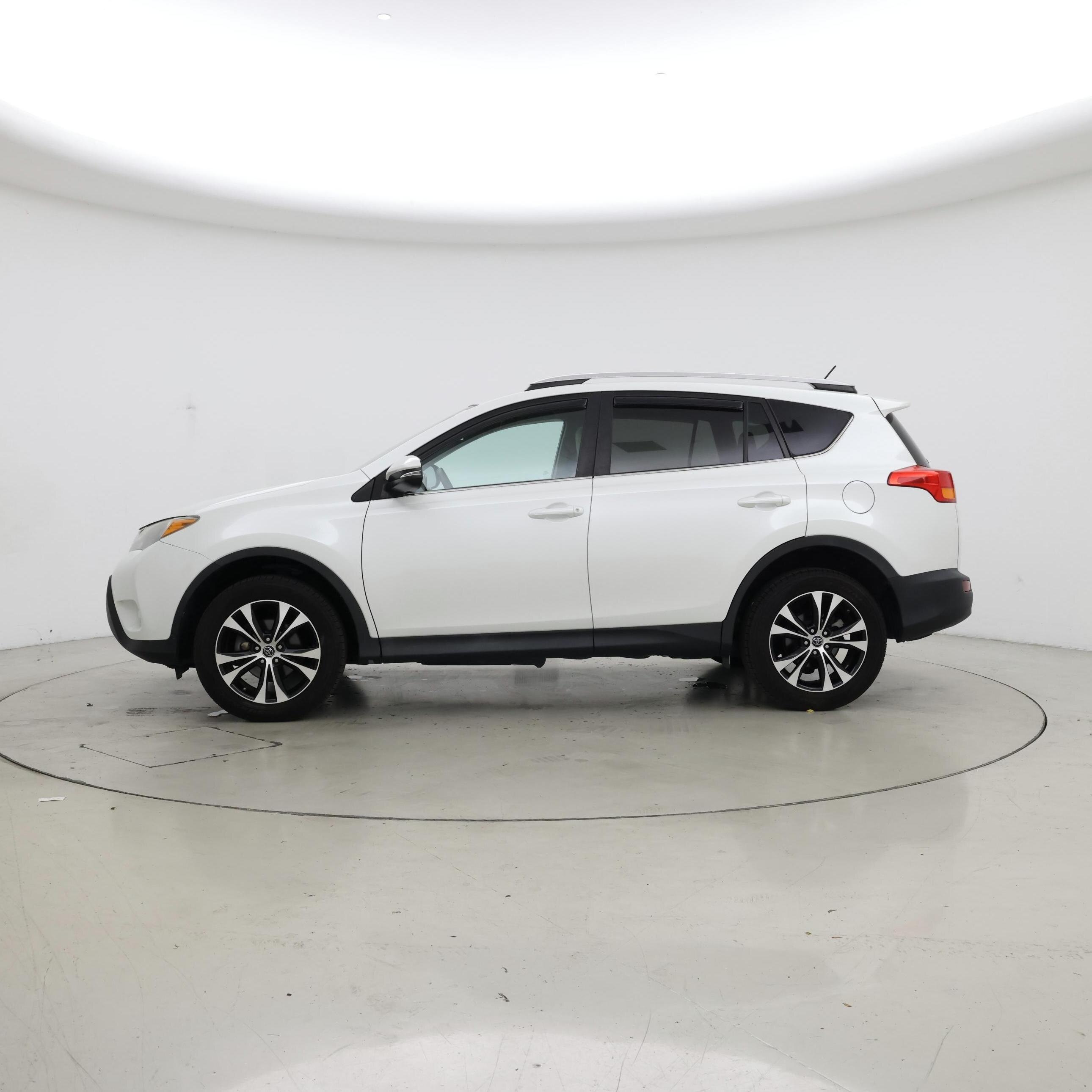 Thumbnail: 2015 Toyota RAV4 - 3