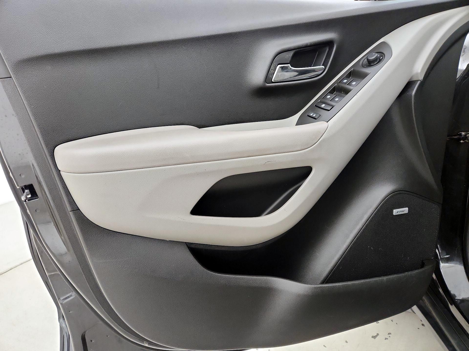 Thumbnail: 2015 Chevrolet Trax - 12