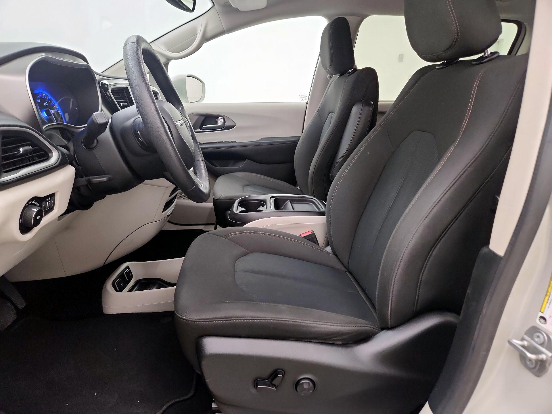 Thumbnail: 2020 Chrysler Pacifica - 11