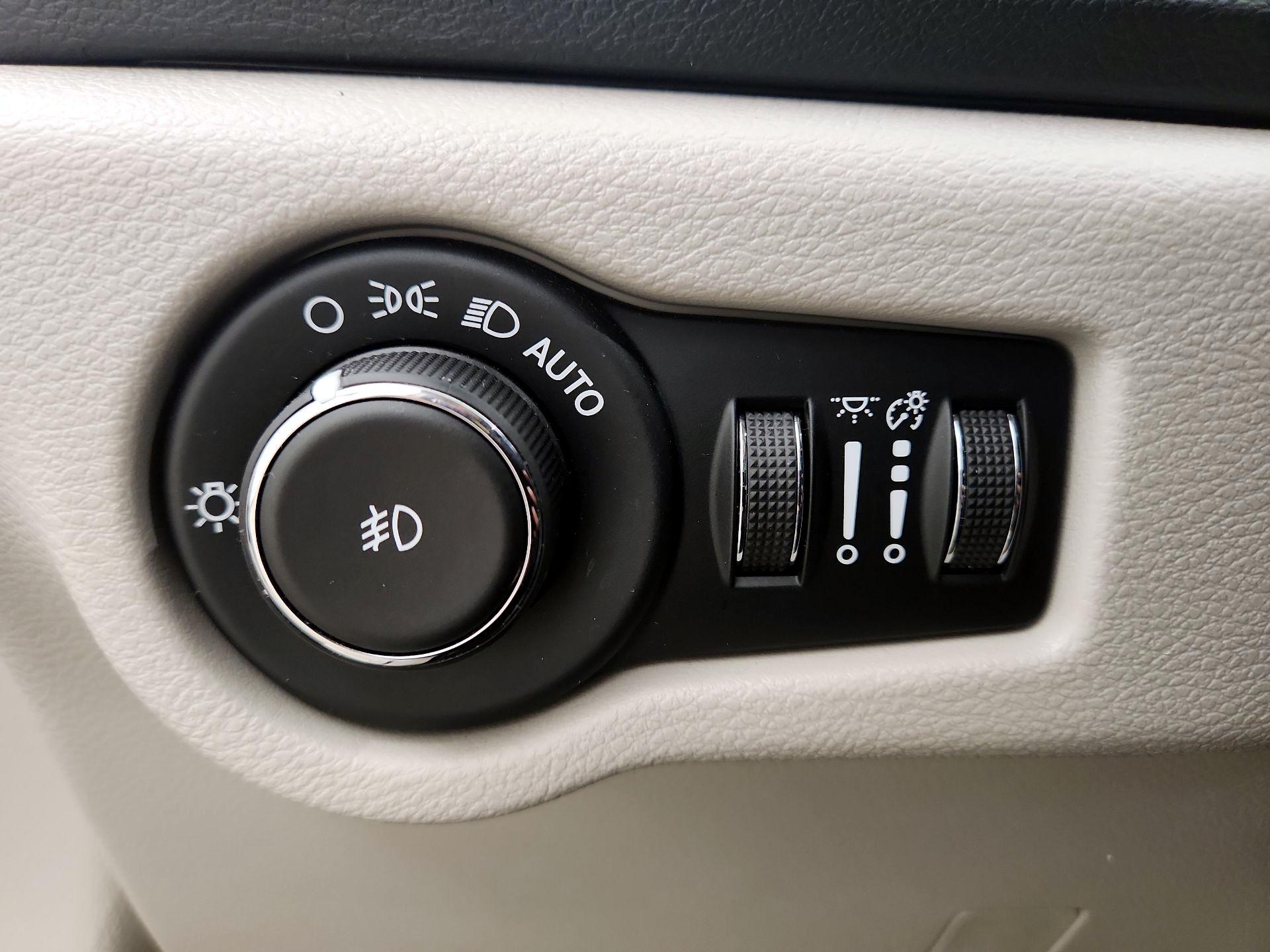 Thumbnail: 2020 Chrysler Pacifica - 13