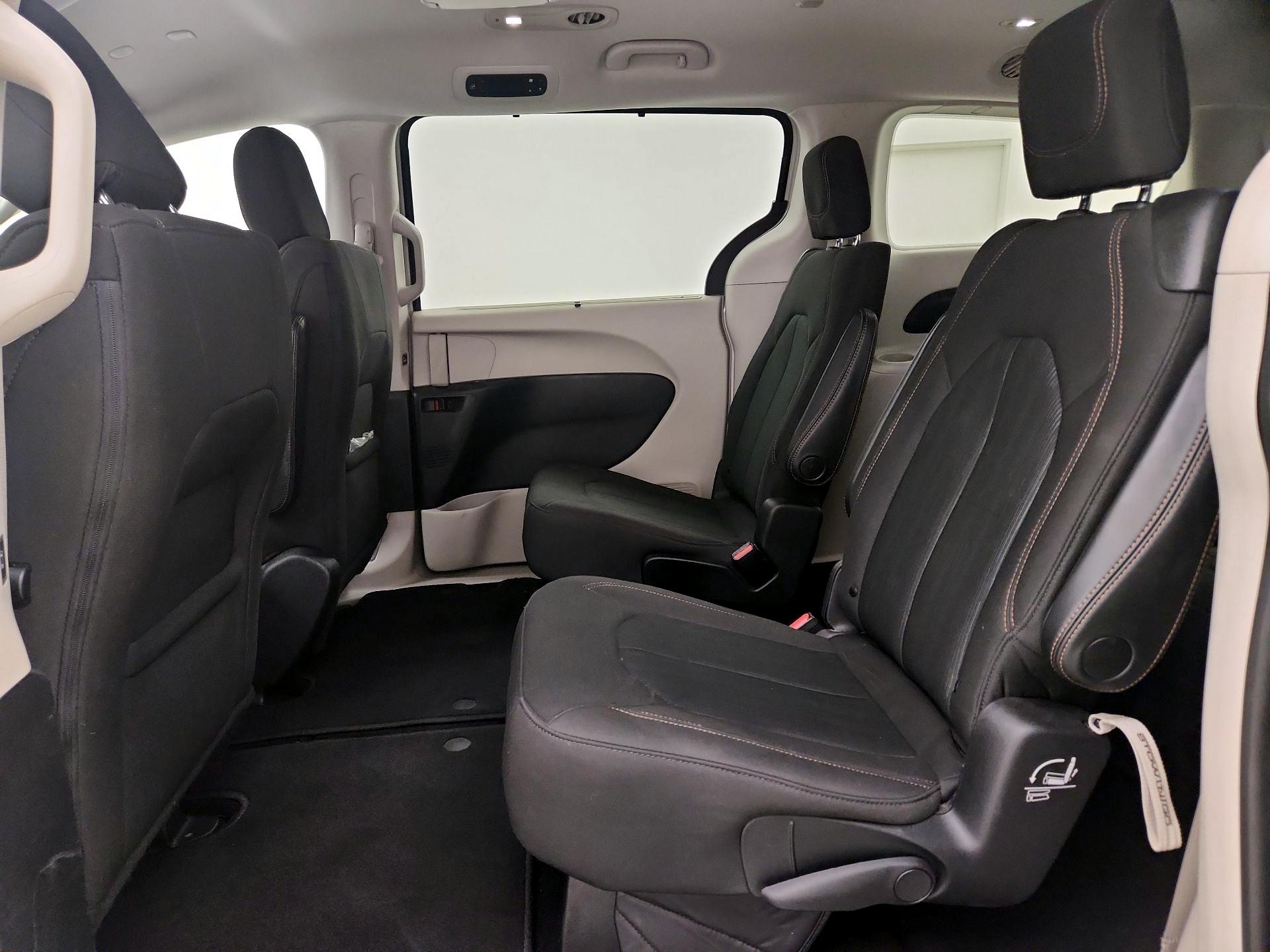 Thumbnail: 2020 Chrysler Pacifica - 20