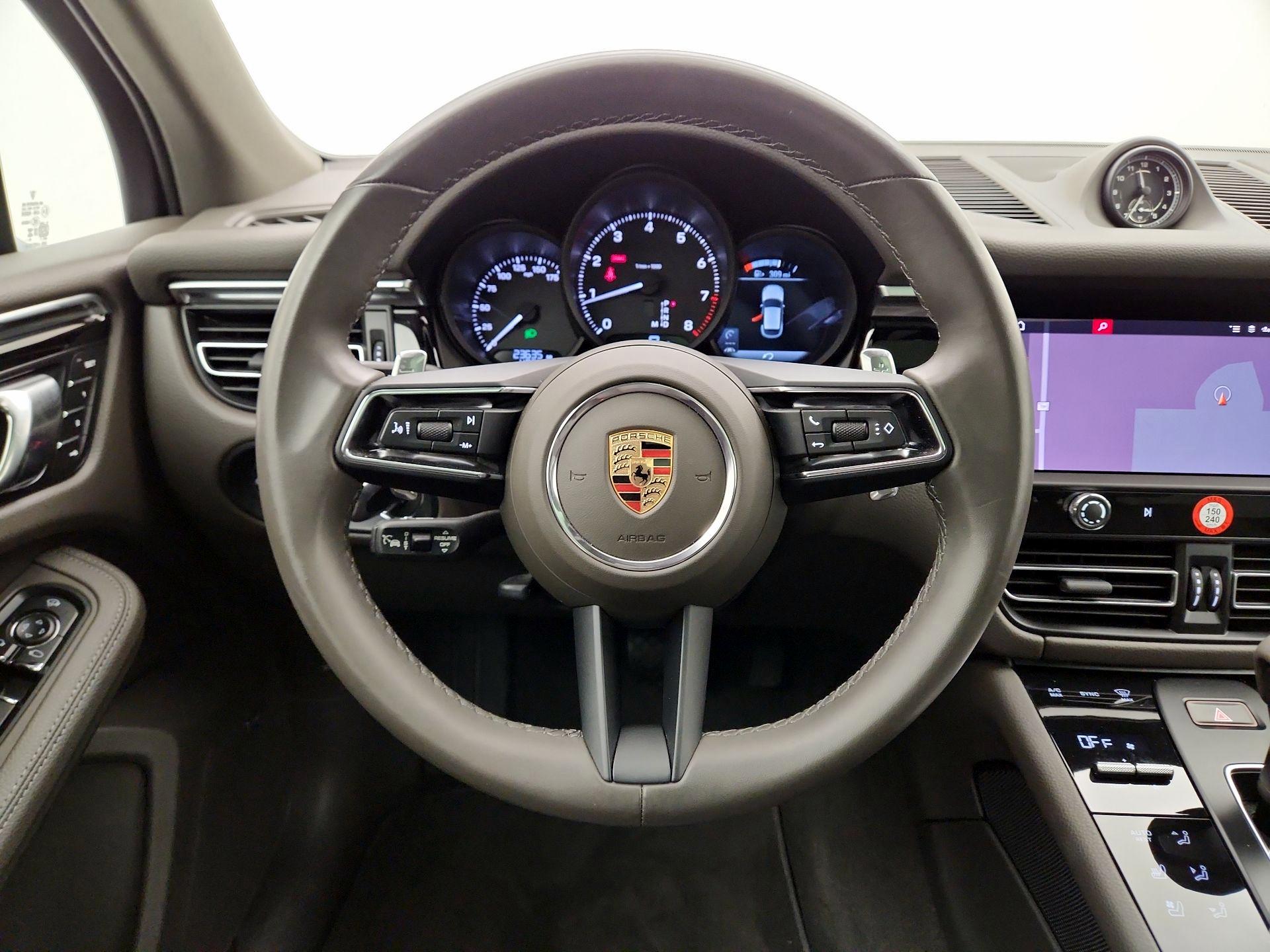 Thumbnail: 2024 Porsche Macan - 10