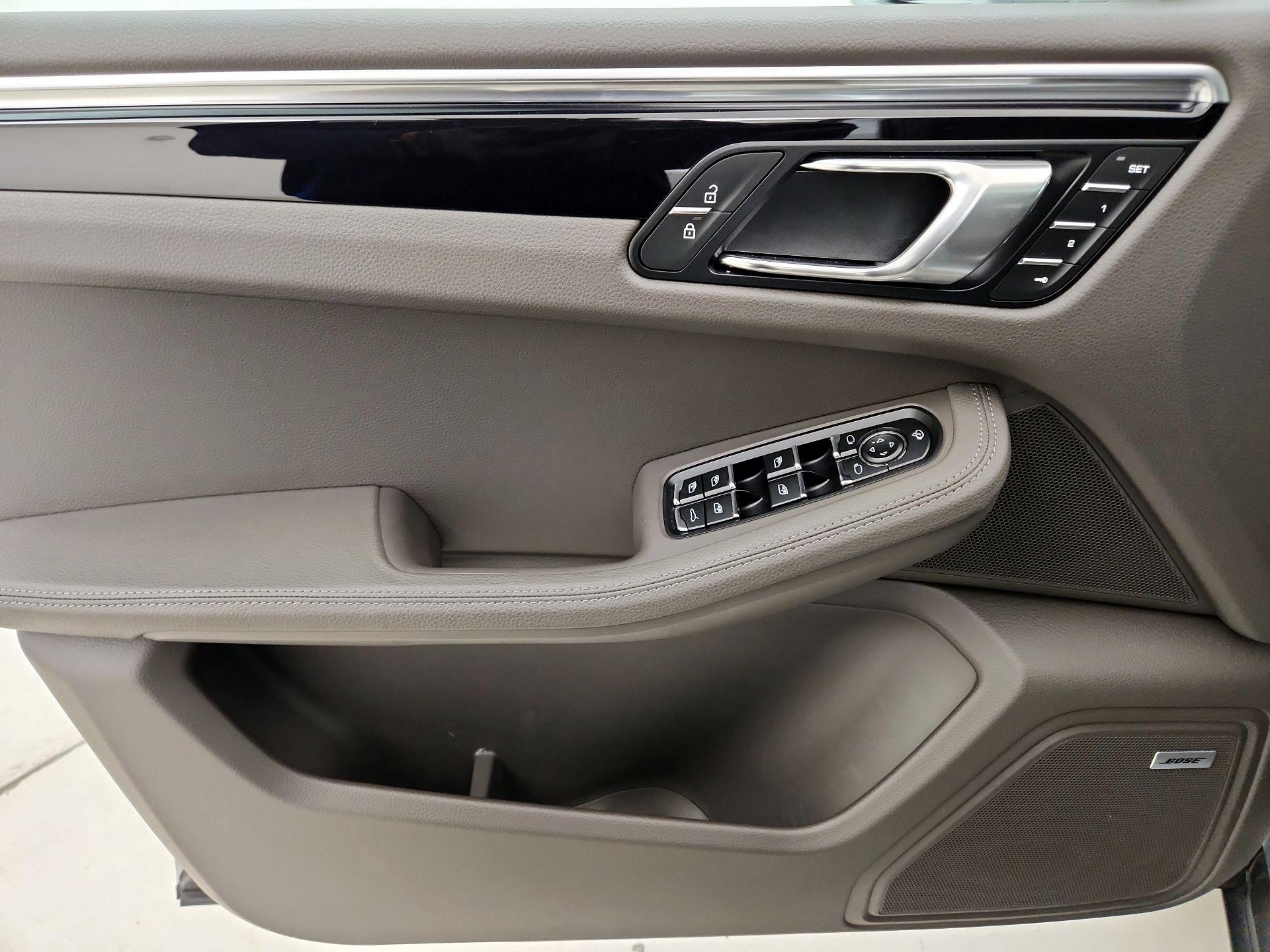 Thumbnail: 2024 Porsche Macan - 12