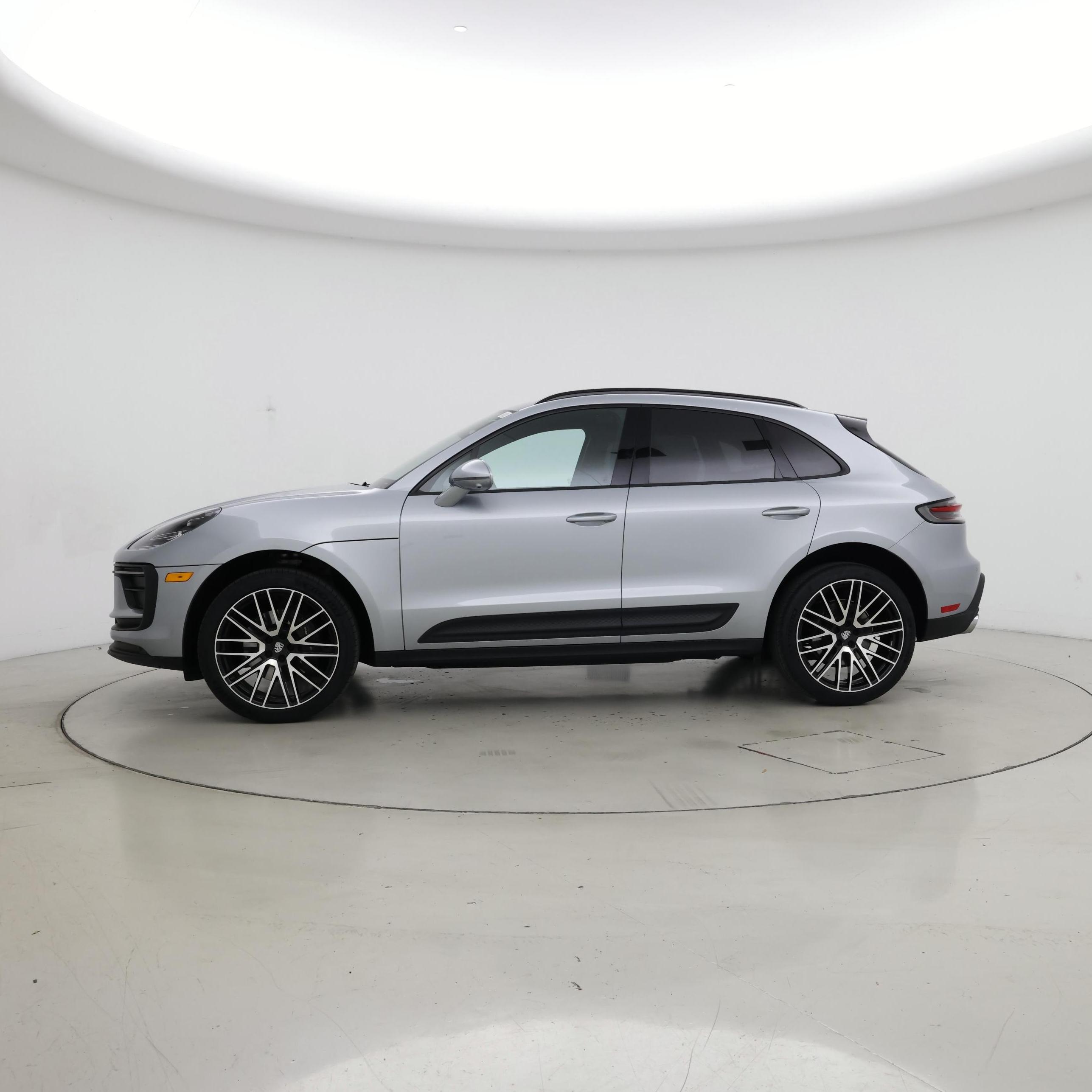 Thumbnail: 2024 Porsche Macan - 3