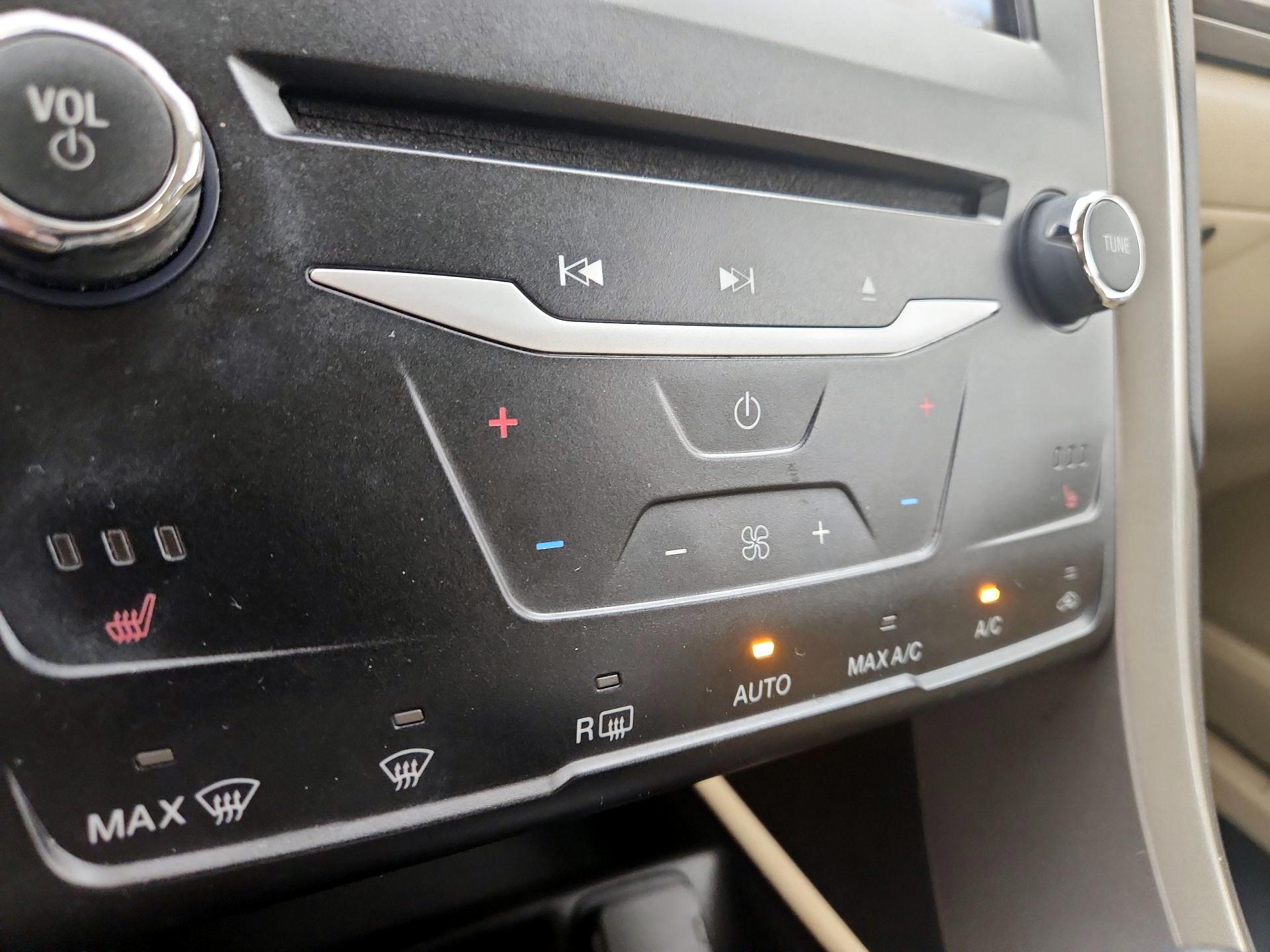 Thumbnail: 2014 Ford Fusion - 17