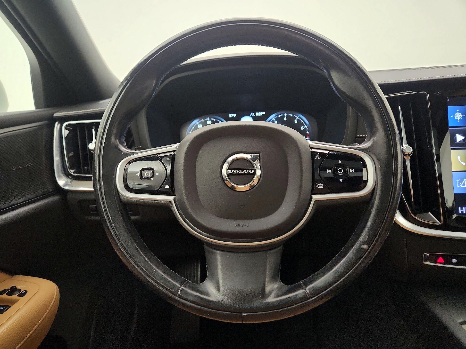 Thumbnail: 2019 Volvo S60 - 10