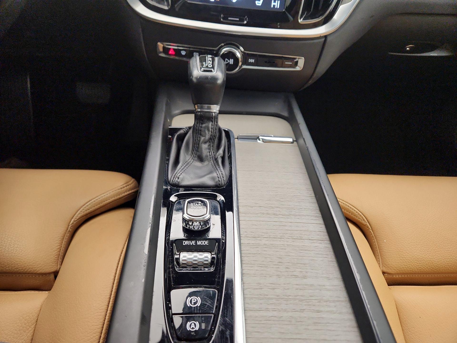 Thumbnail: 2019 Volvo S60 - 18