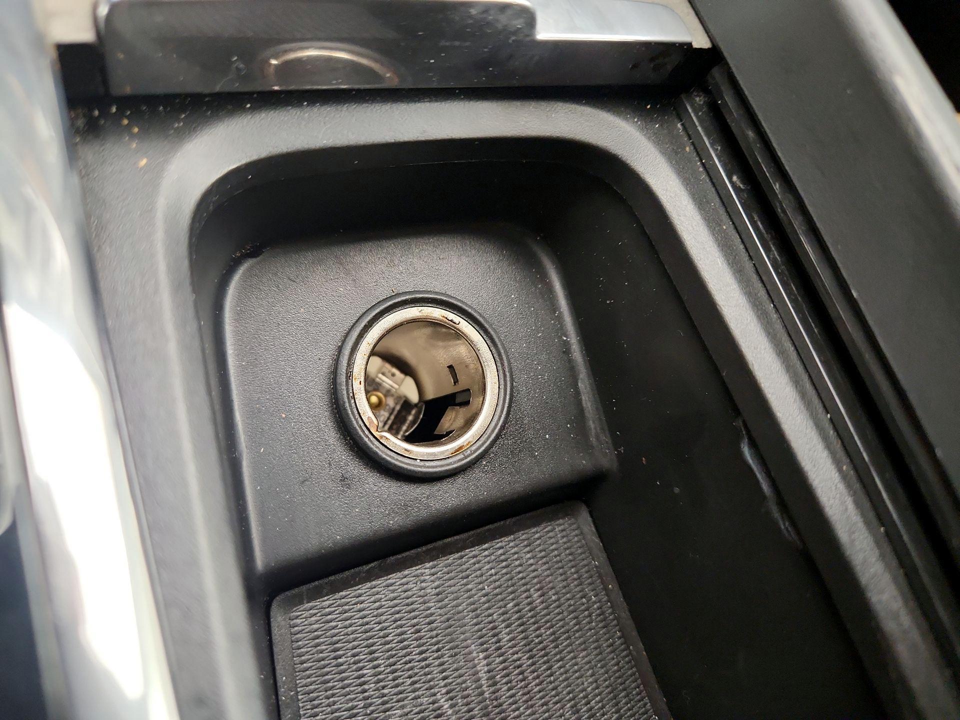 Thumbnail: 2019 Volvo S60 - 19