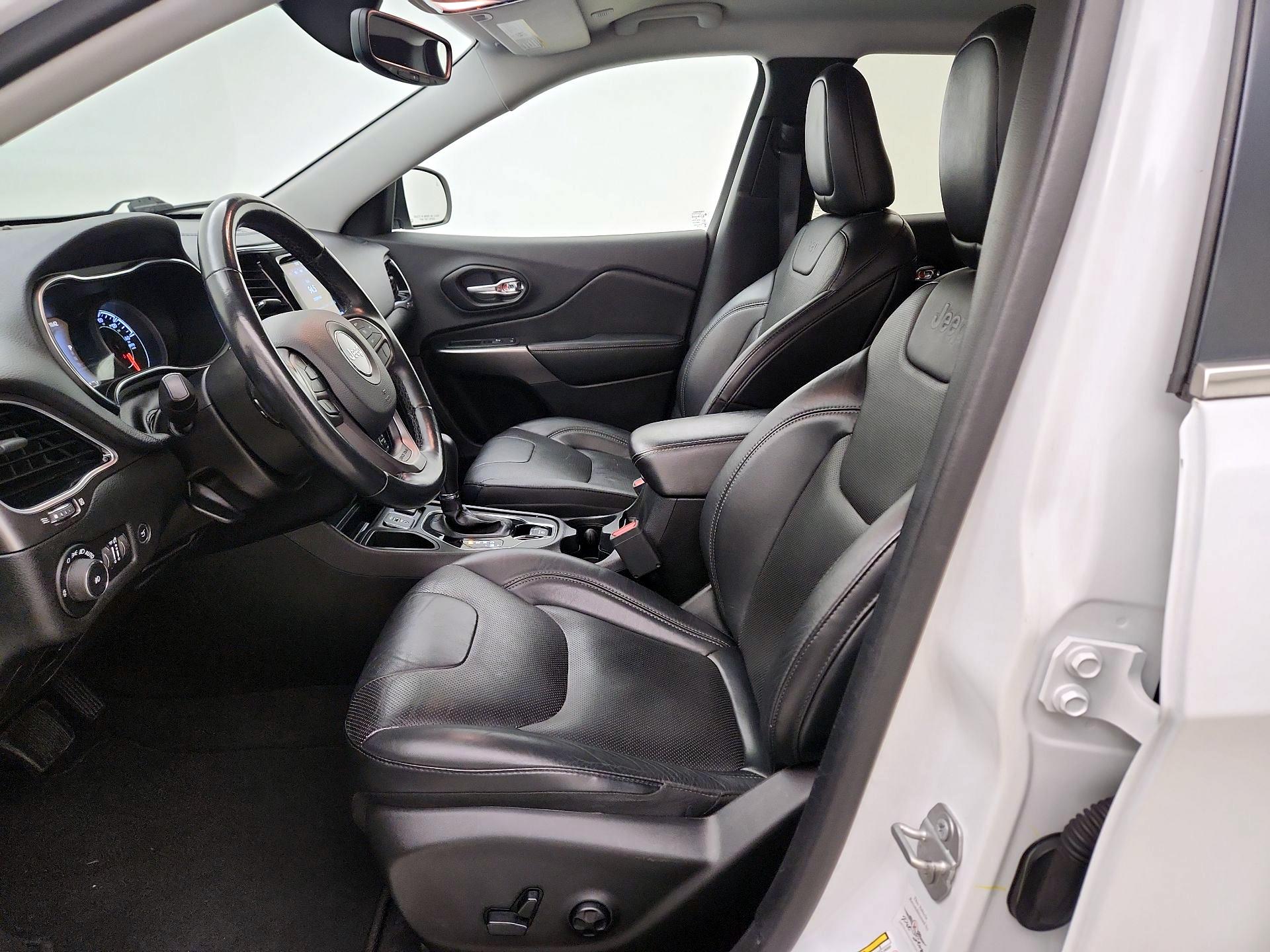 Thumbnail: 2020 Jeep Cherokee - 11