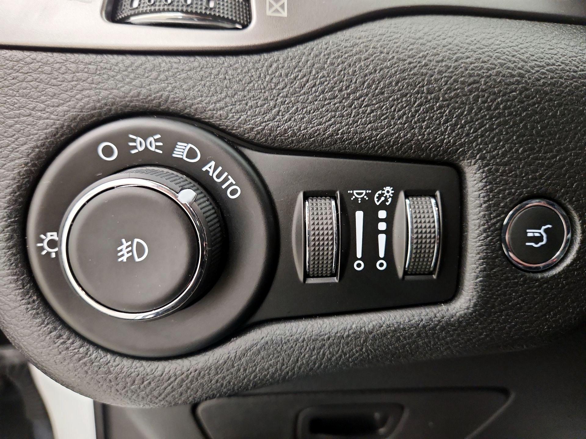 Thumbnail: 2020 Jeep Cherokee - 13