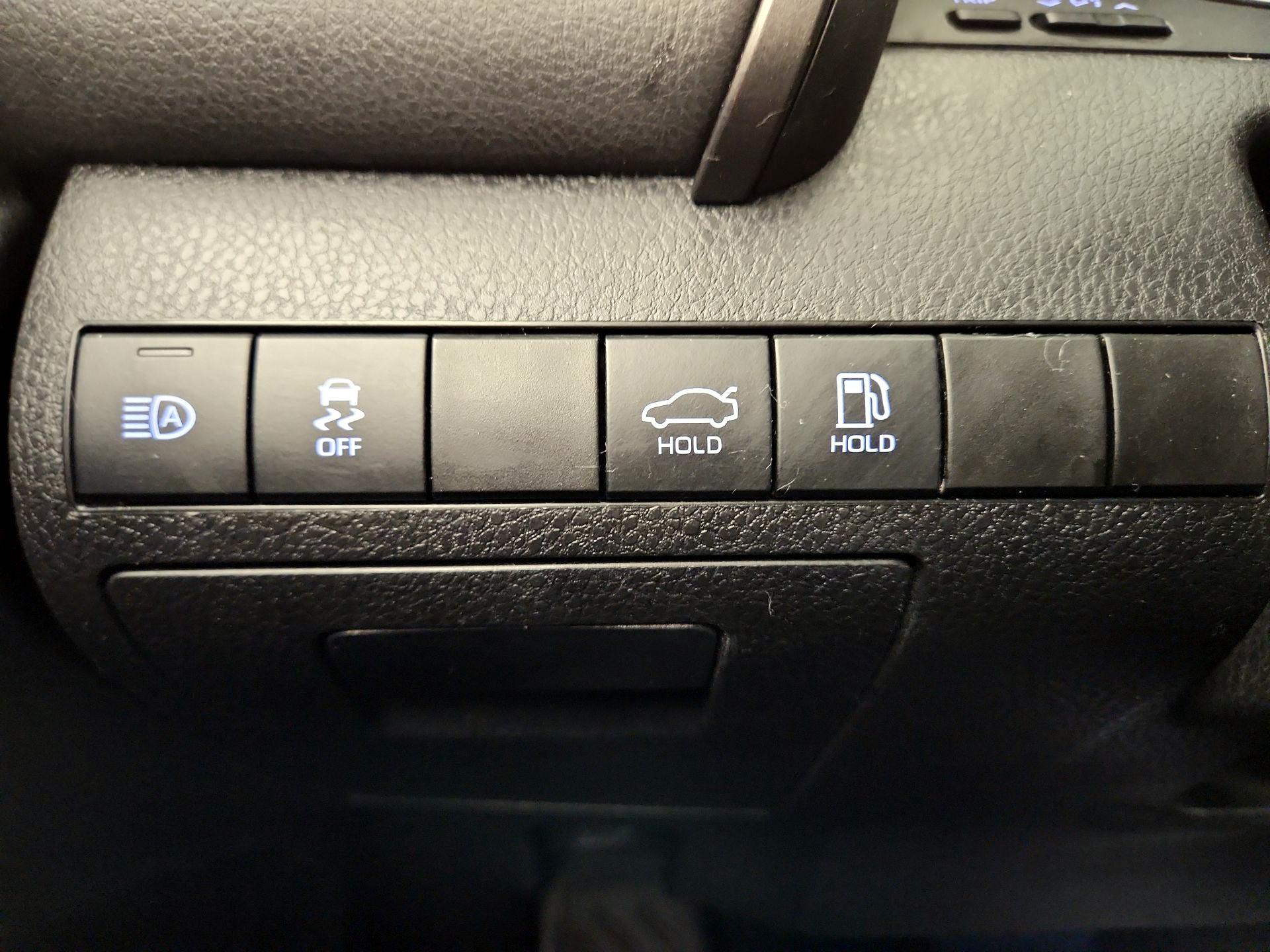 Thumbnail: 2022 Toyota Camry - 13