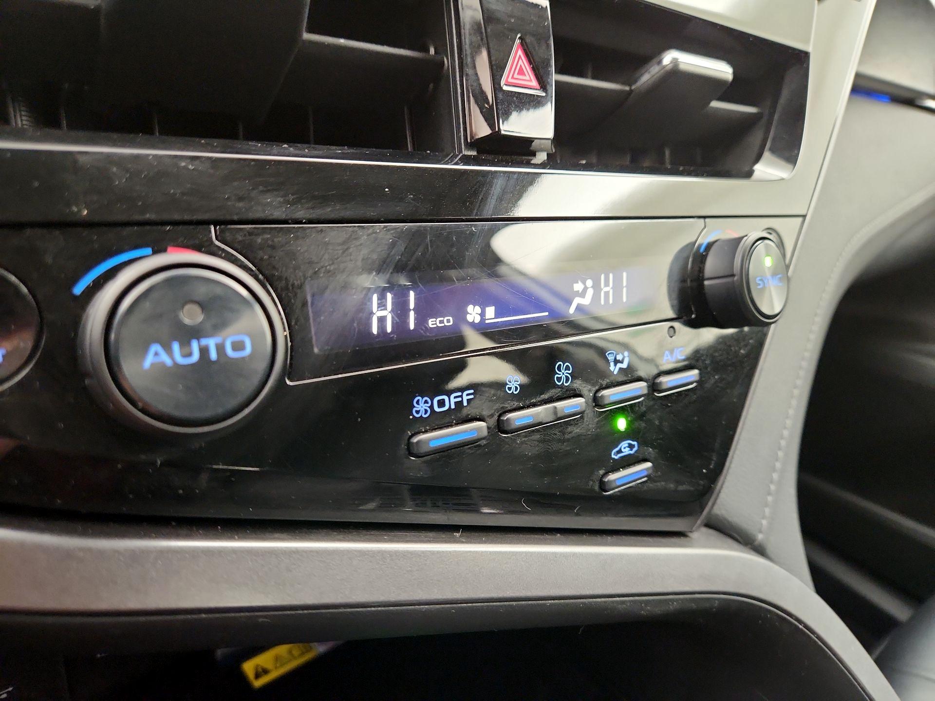 Thumbnail: 2022 Toyota Camry - 17