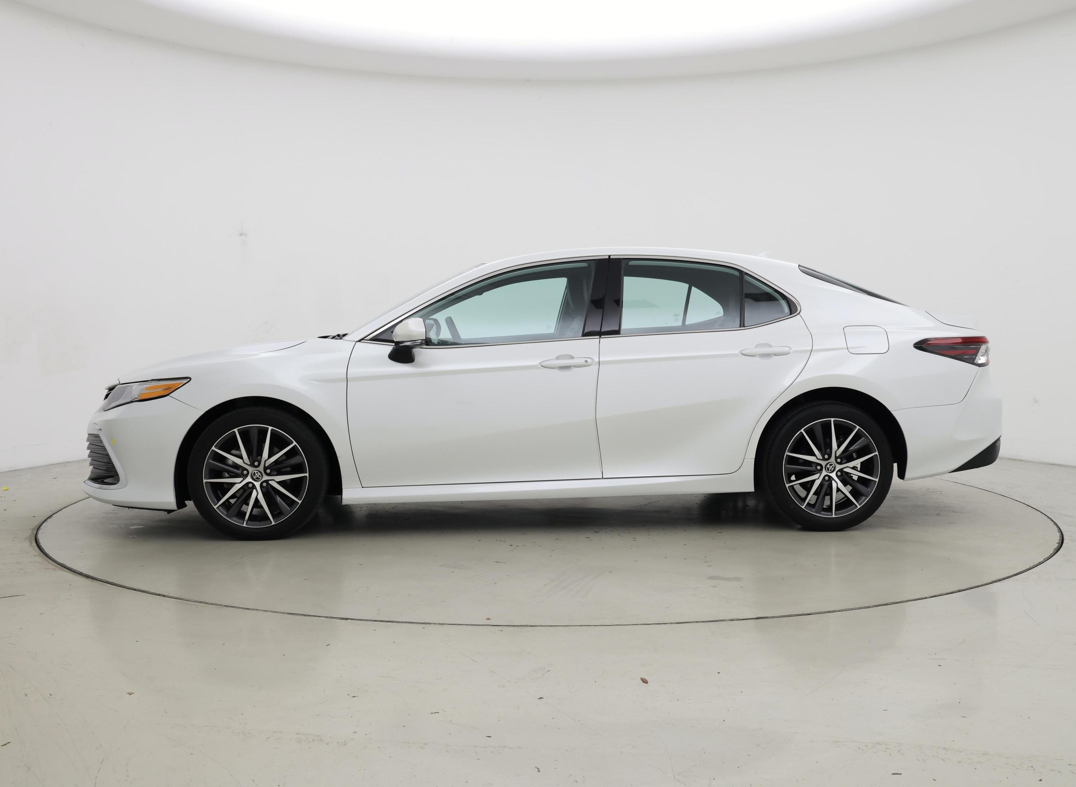 Thumbnail: 2022 Toyota Camry - 3