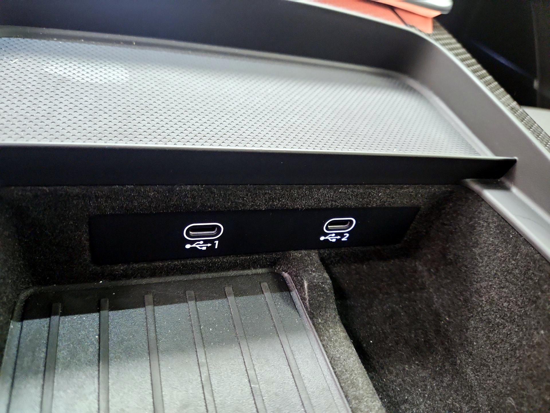 Thumbnail: 2023 Audi SQ8 - 19