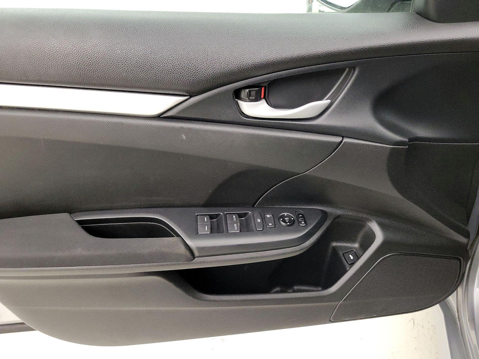 Thumbnail: 2016 Honda Civic - 12