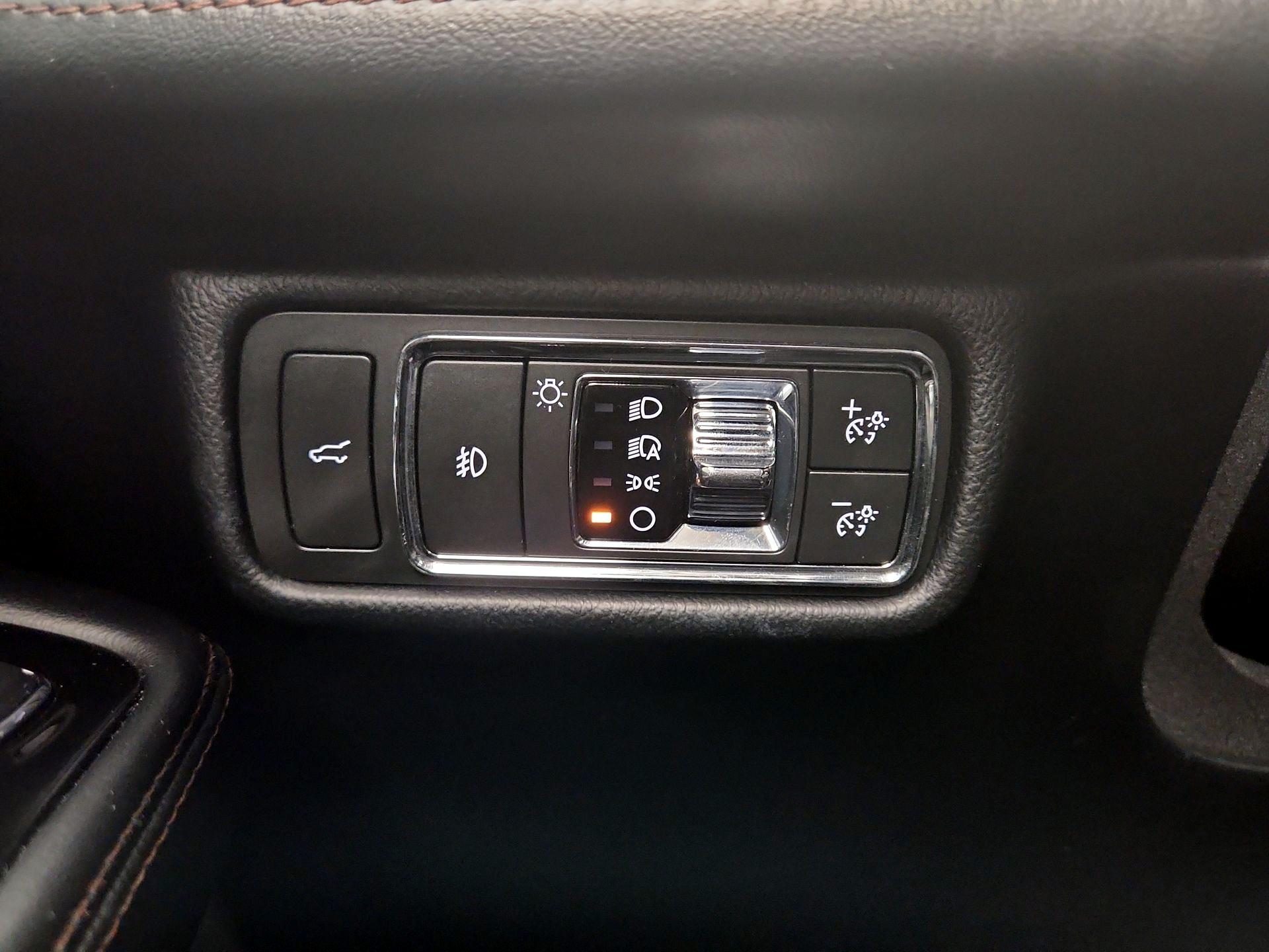 Thumbnail: 2021 Lincoln Aviator - 13