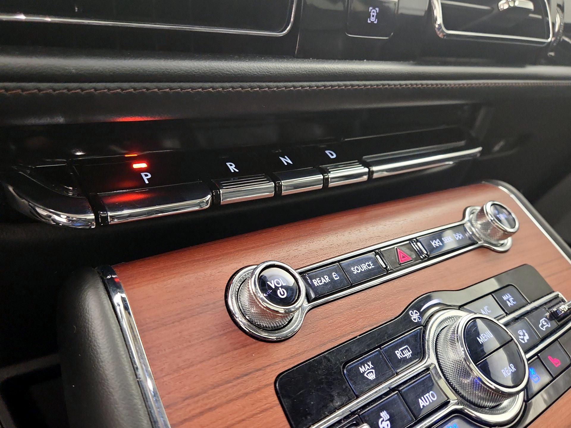 Thumbnail: 2021 Lincoln Aviator - 18