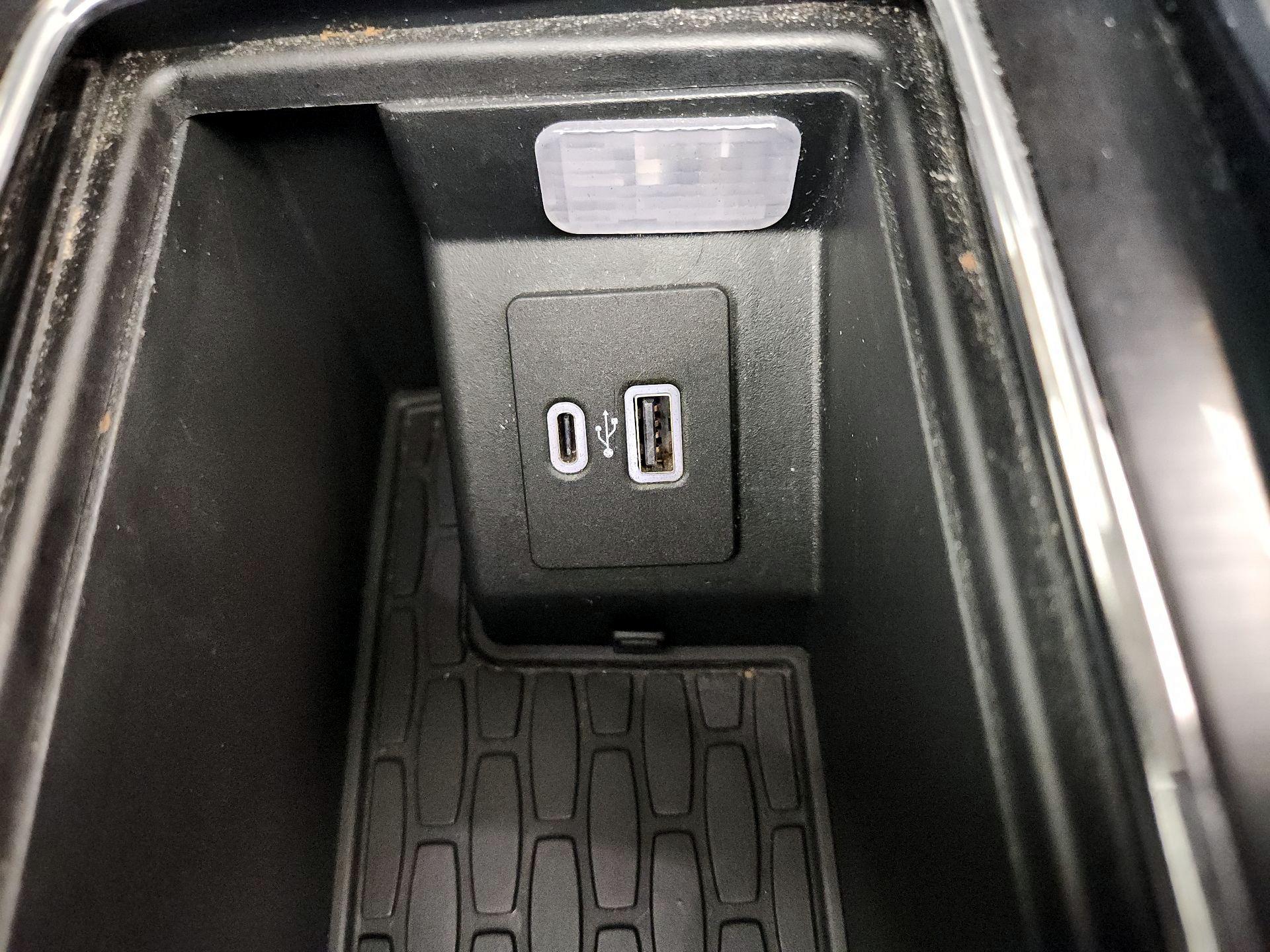 Thumbnail: 2021 Lincoln Aviator - 19