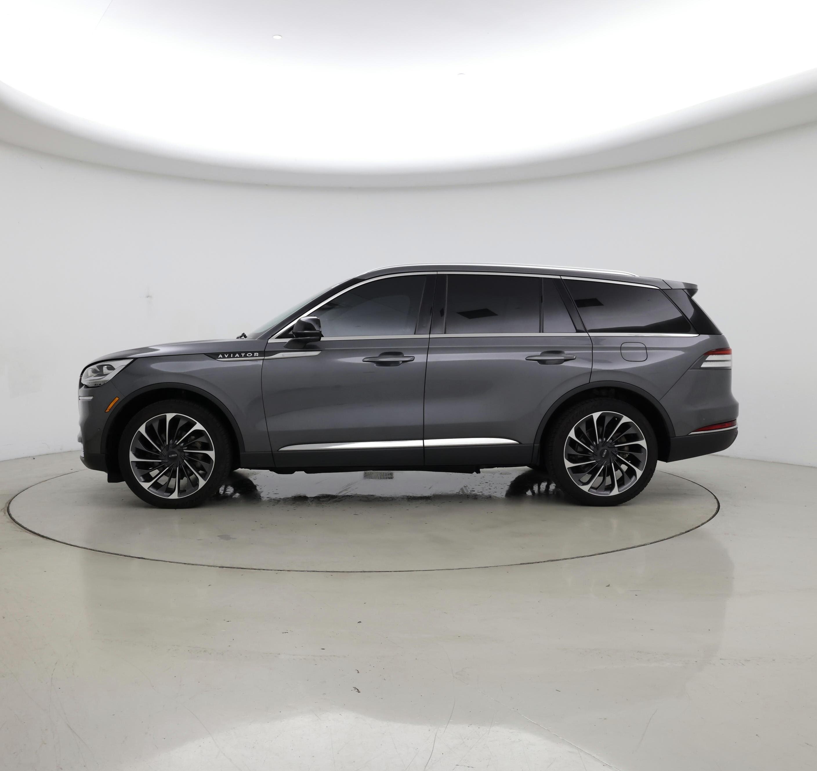 Thumbnail: 2021 Lincoln Aviator - 3