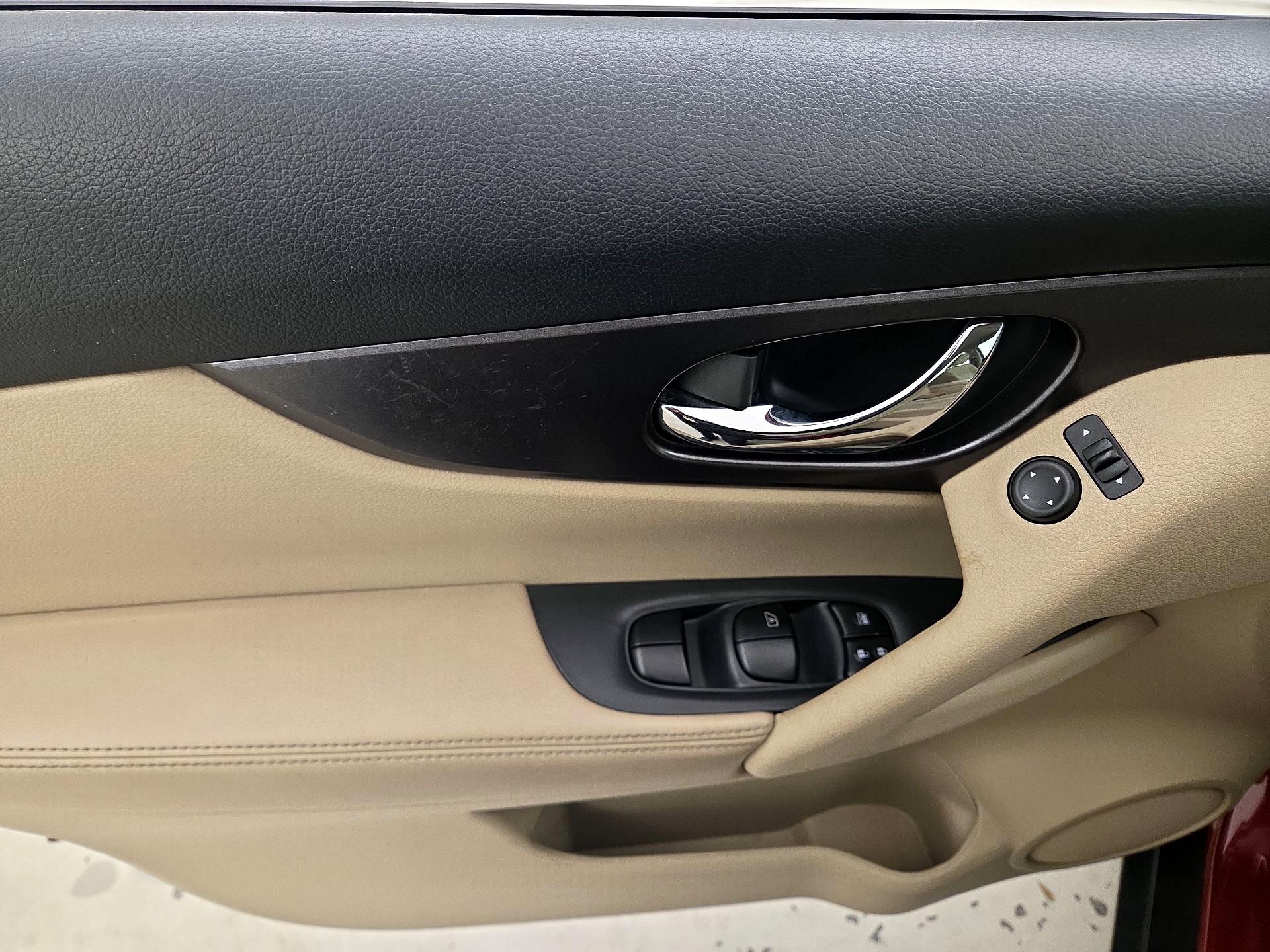 Thumbnail: 2016 Nissan Rogue - 12
