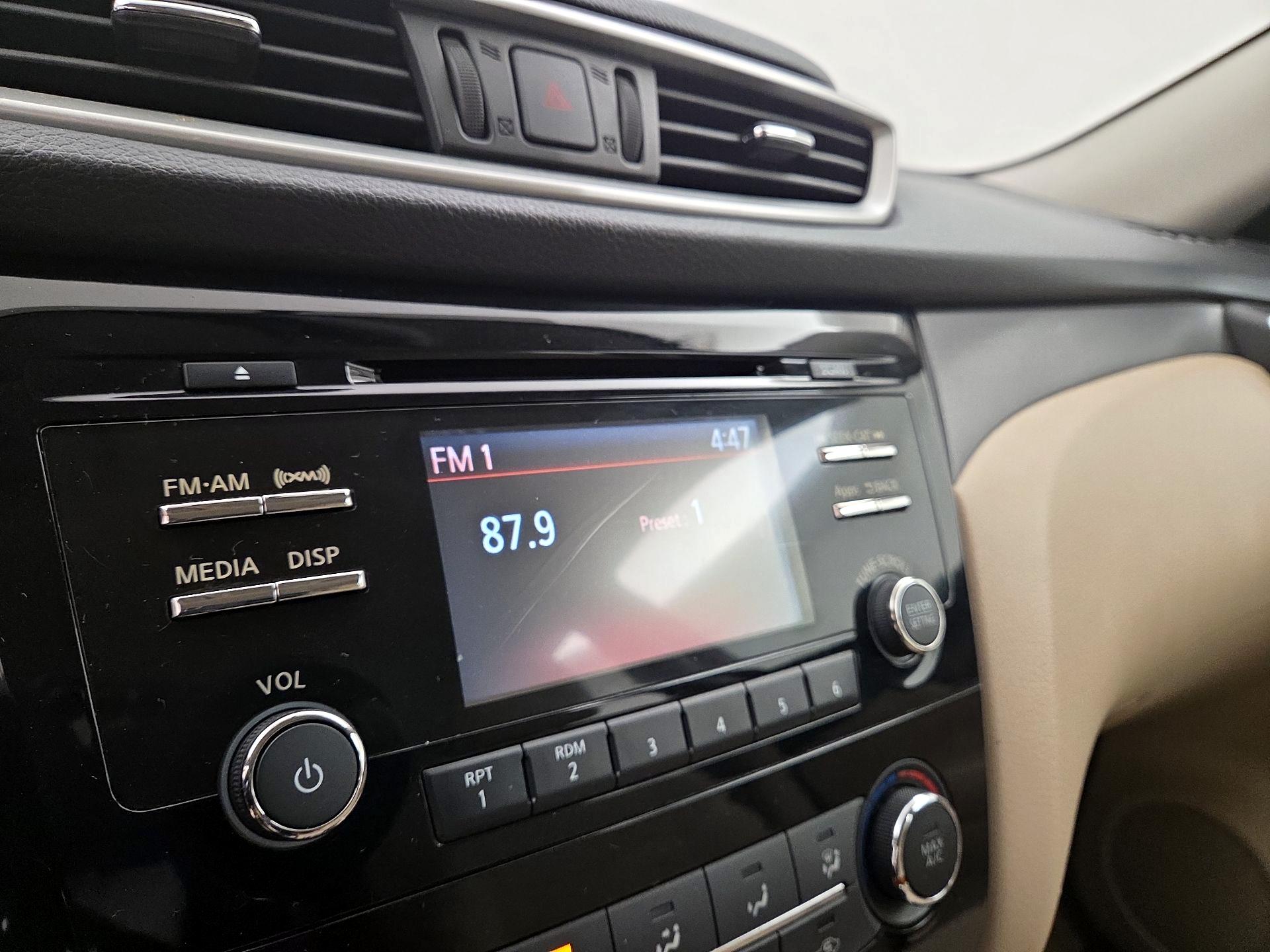 Thumbnail: 2016 Nissan Rogue - 14