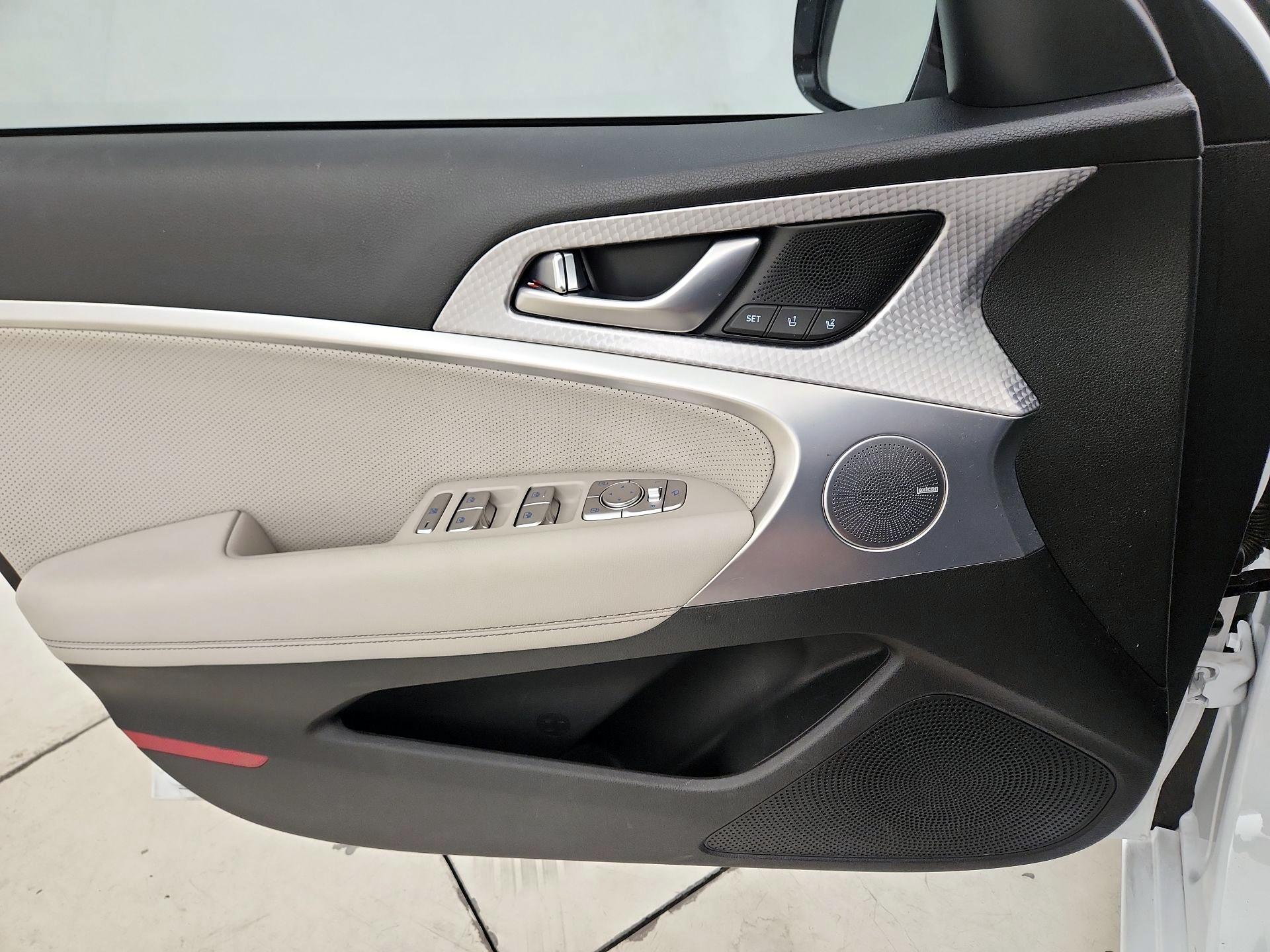 Thumbnail: 2022 Genesis G70 - 12