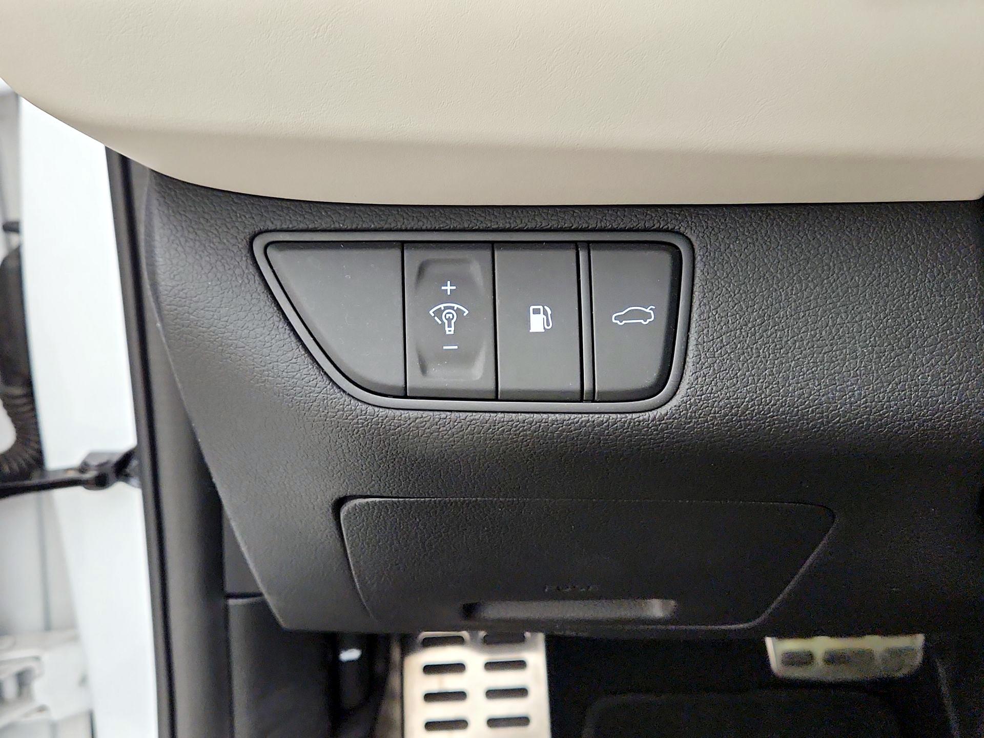 Thumbnail: 2022 Genesis G70 - 13