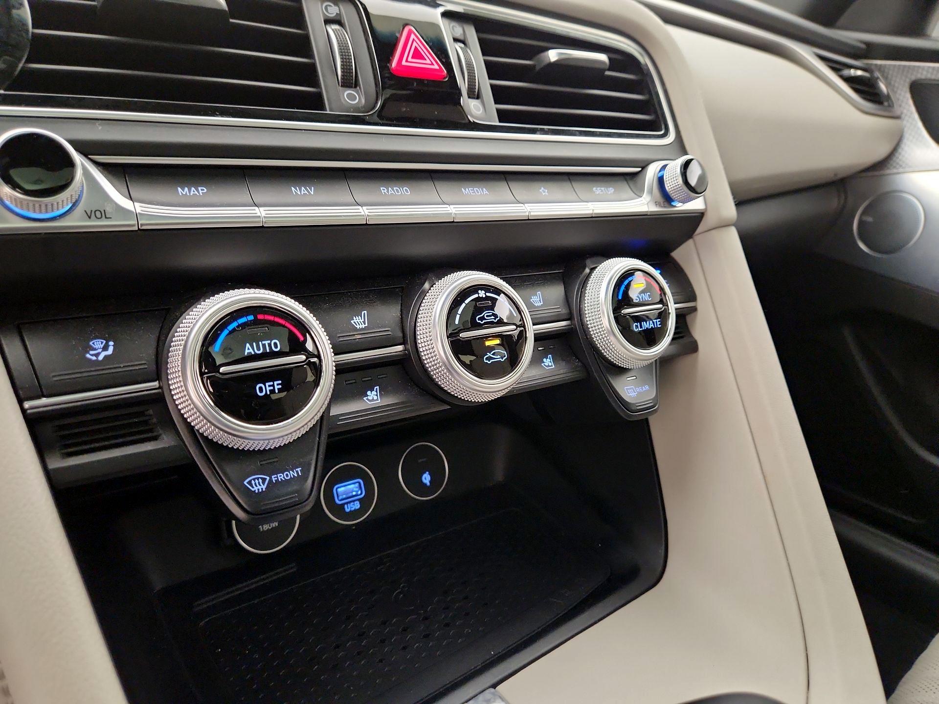 Thumbnail: 2022 Genesis G70 - 16