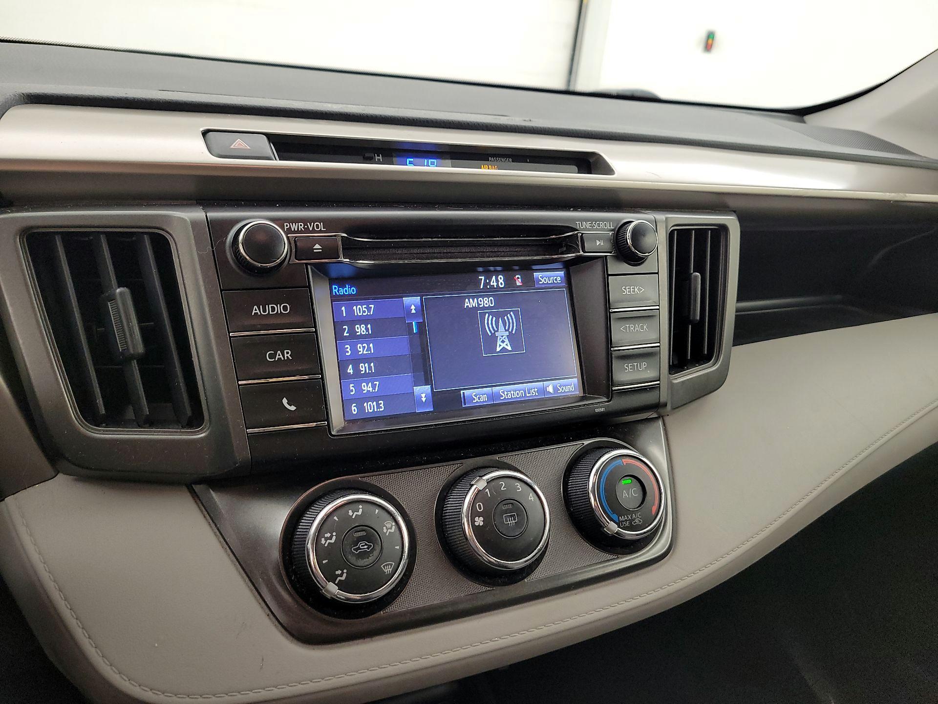 Thumbnail: 2014 Toyota RAV4 - 15