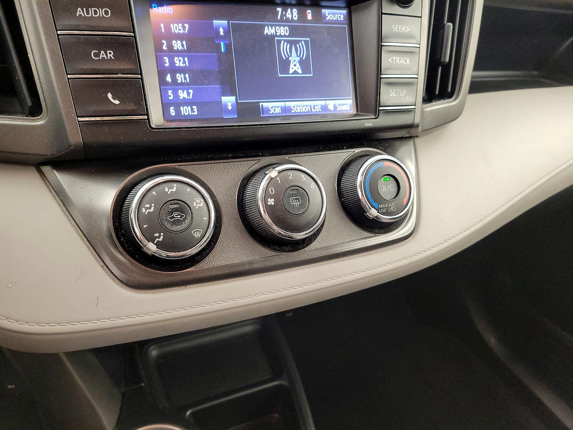 Thumbnail: 2014 Toyota RAV4 - 16