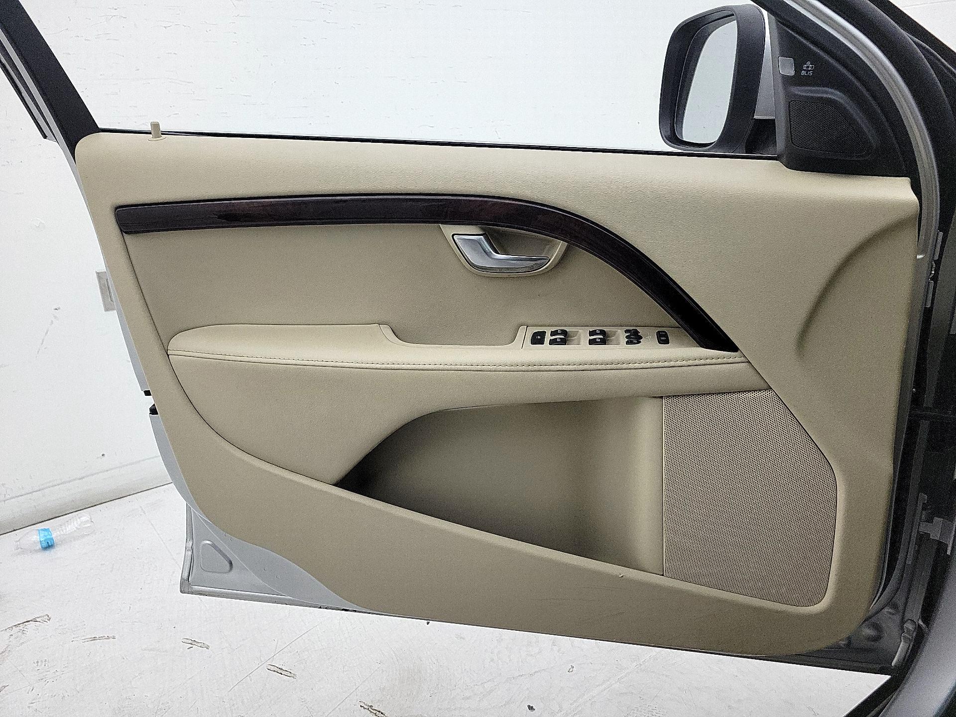 Thumbnail: 2015 Volvo XC70 - 12