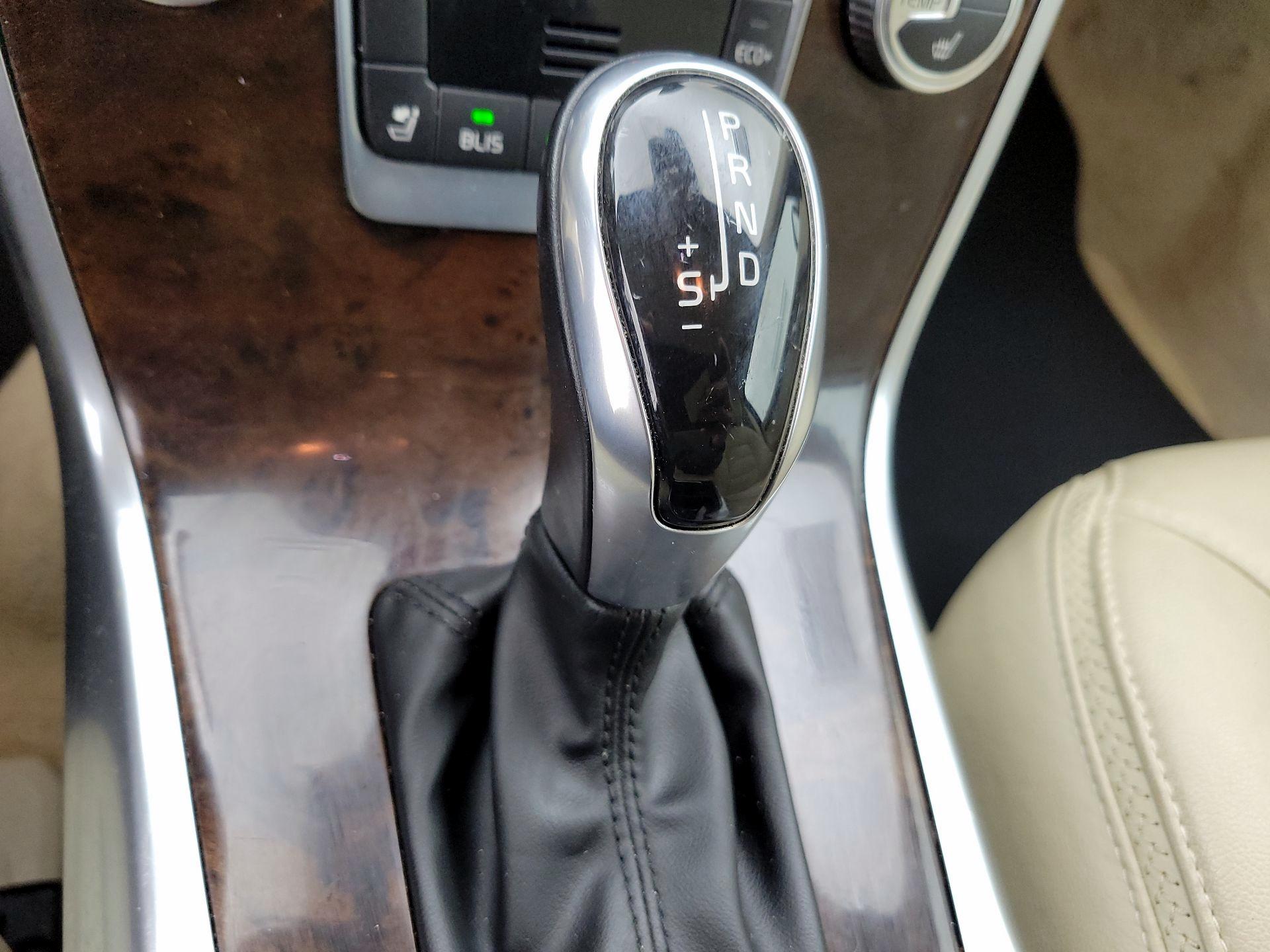 Thumbnail: 2015 Volvo XC70 - 16