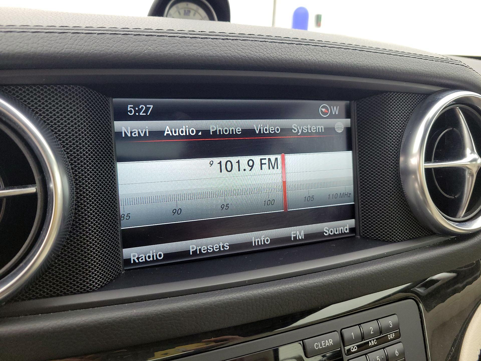 Thumbnail: 2016 Mercedes-Benz SL-Class - 16