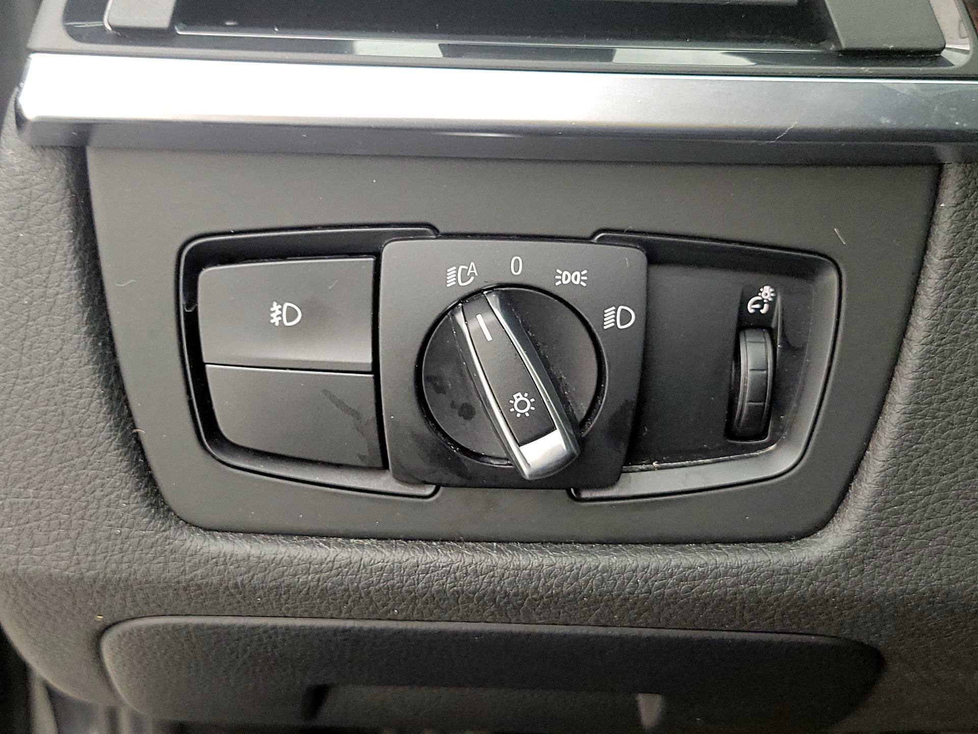 Thumbnail: 2015 BMW 3 Series - 13