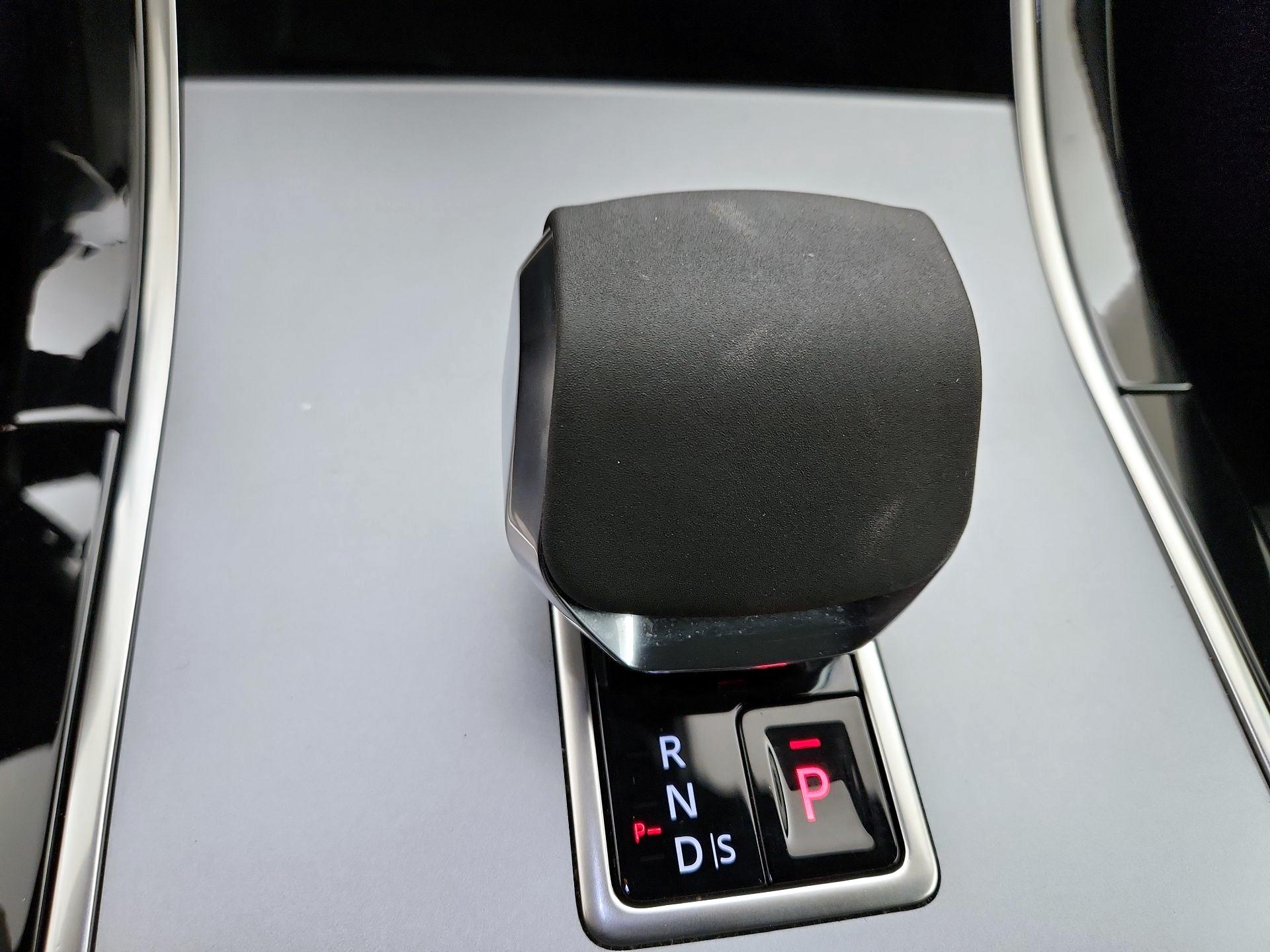 Thumbnail: 2024 Land Rover Range Rover Evoque - 18