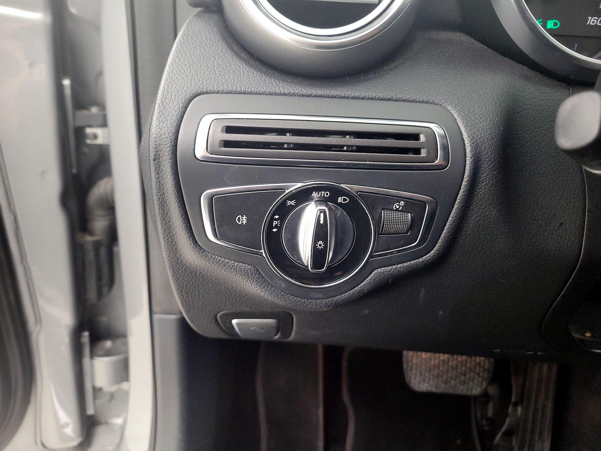 Thumbnail: 2015 Mercedes-Benz C-Class - 13